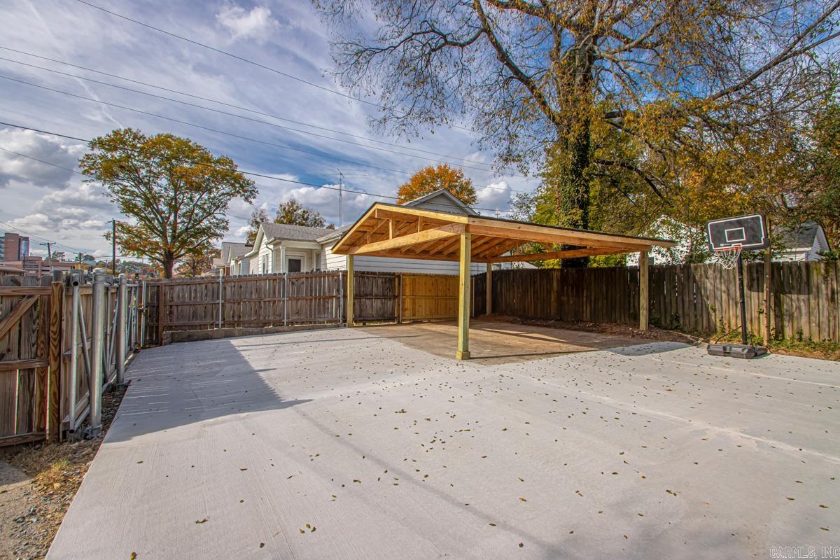 COLONIAL COURT - Residential