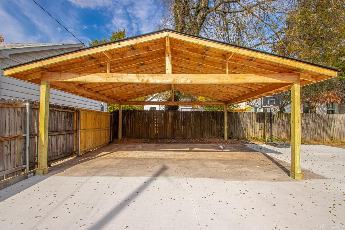 COLONIAL COURT - Residential