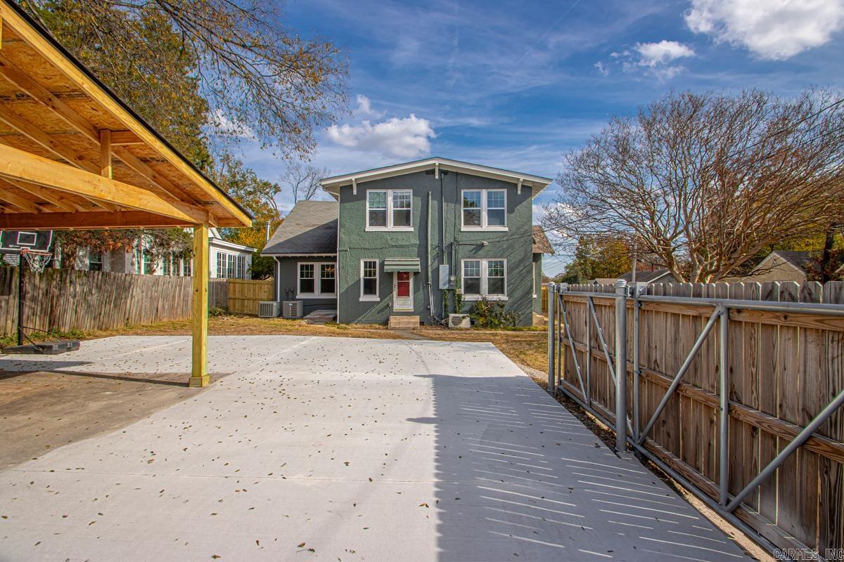 COLONIAL COURT - Residential