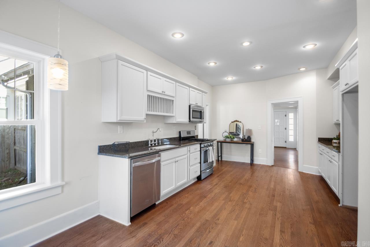 COLONIAL COURT - Residential