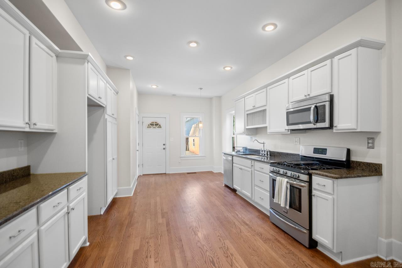 COLONIAL COURT - Residential