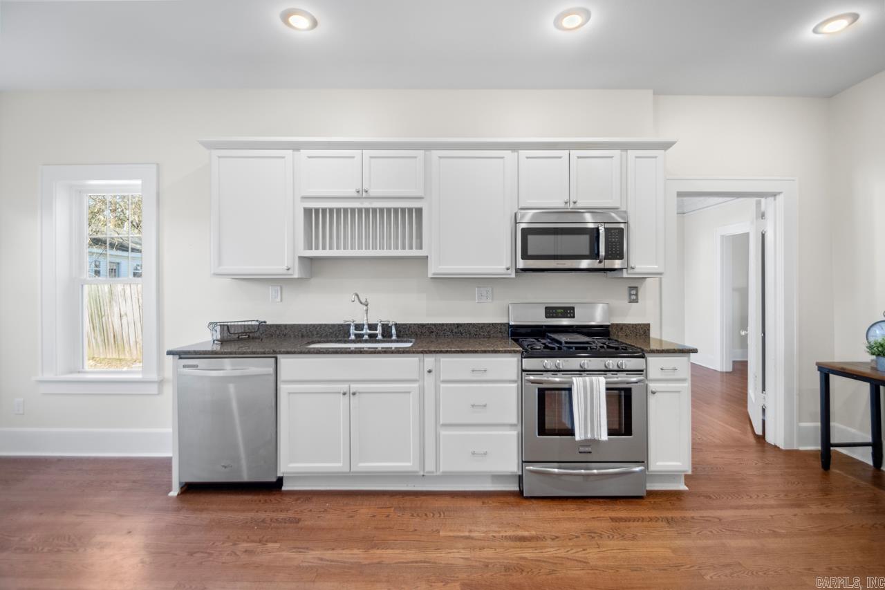 COLONIAL COURT - Residential