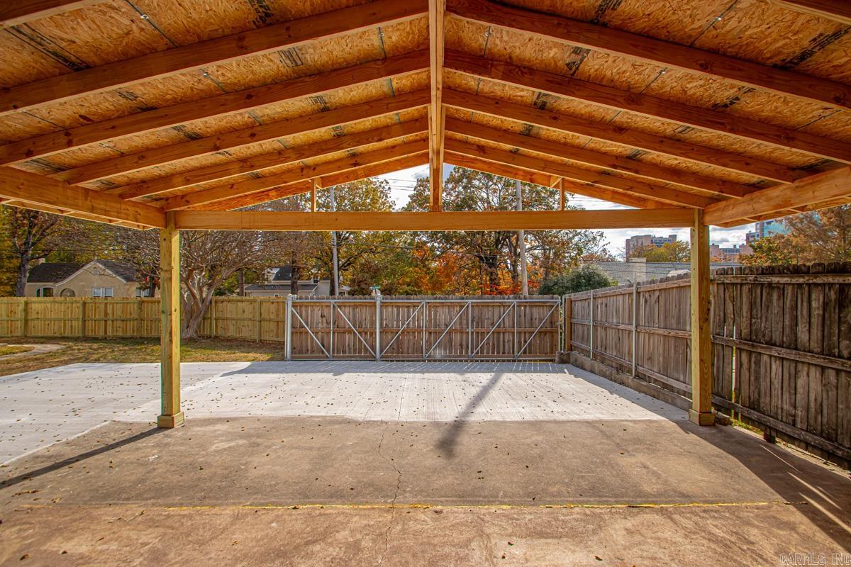 COLONIAL COURT - Residential