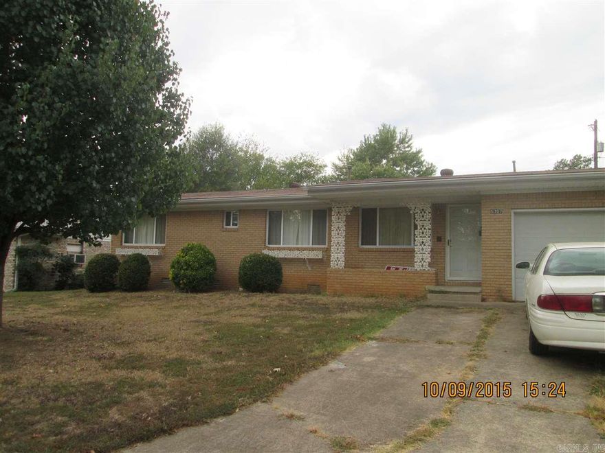 Well kept  home.  Has hardwoods, new windows appox.4 yrs old, new roof 2014,  shop and fenced back yard. Great for first time home buyer.