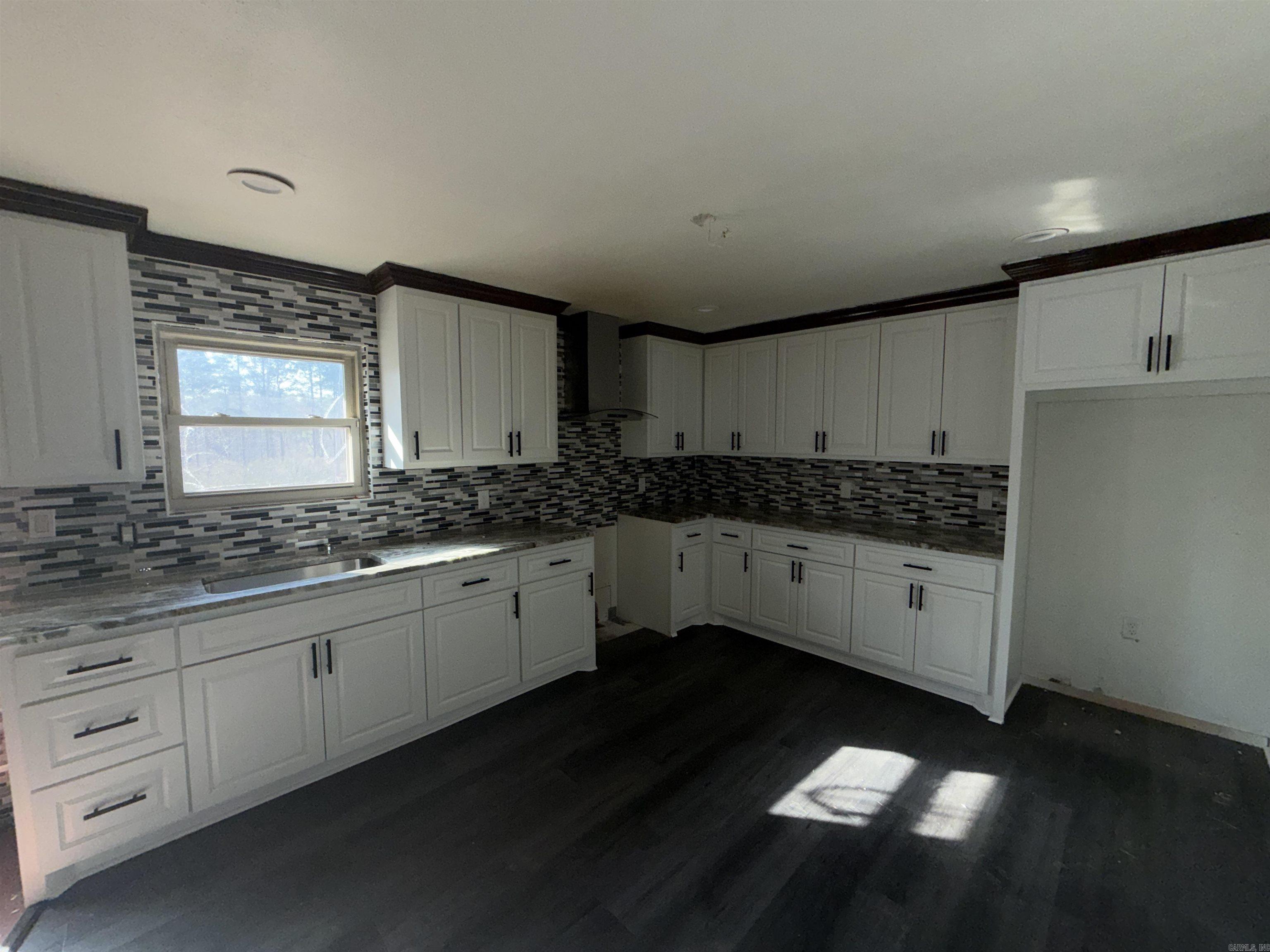 ARCHWOOD MANOR - Residential