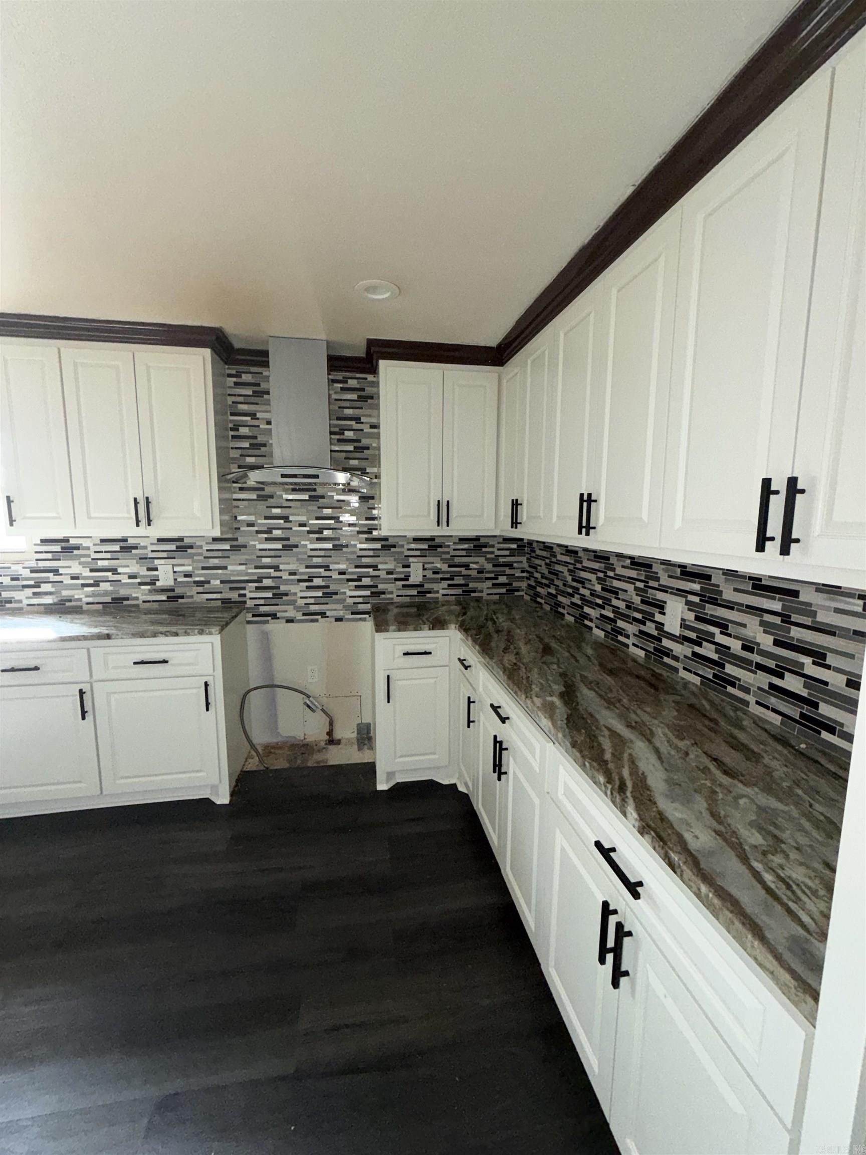 ARCHWOOD MANOR - Residential