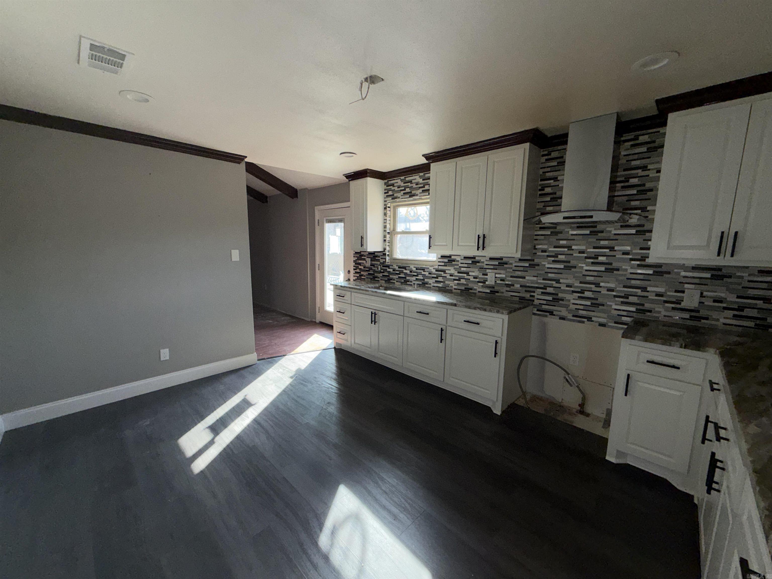 ARCHWOOD MANOR - Residential