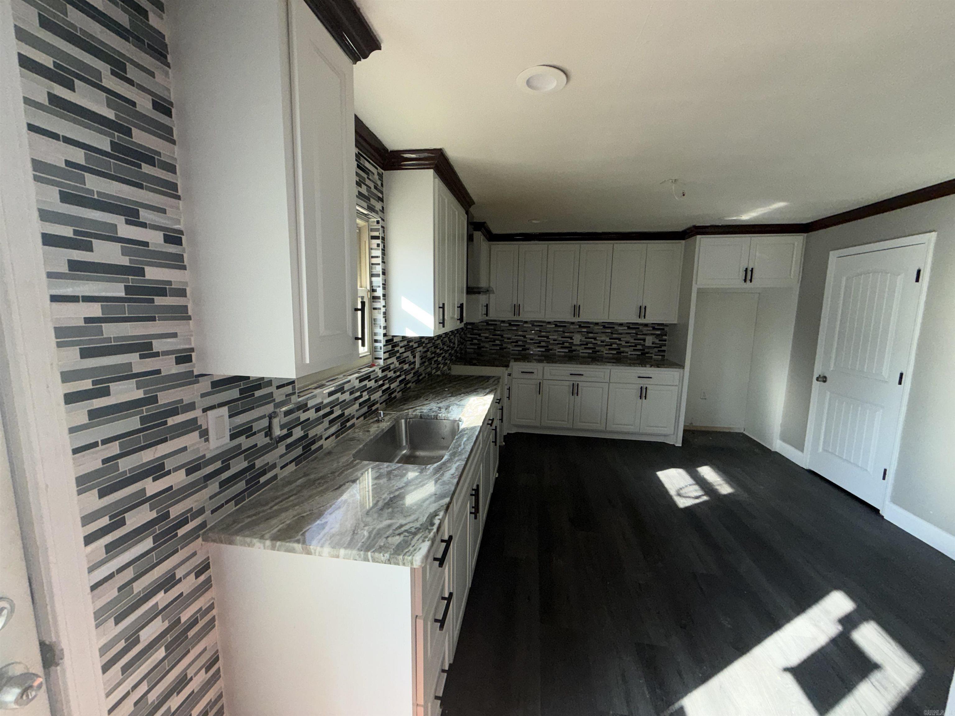 ARCHWOOD MANOR - Residential