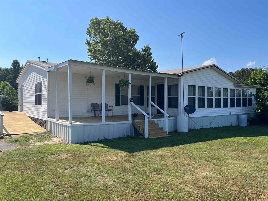 LOVE COUNTRY LIVING? FIRST TIME HOMEOWNERS, OR LOOKING FOR AN INVESTMENT PROPERTY?? THIS CHECKS THE BOX FOR EVERYONE.  WITH OVER 2 ACRES, THE POSSIBILITIES ARE ENDESS!! COME TAKE A LOOK!!
