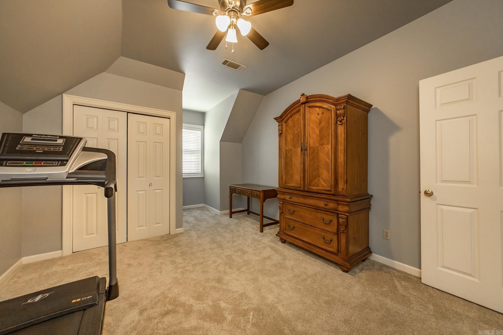 SHADY GROVE - Residential