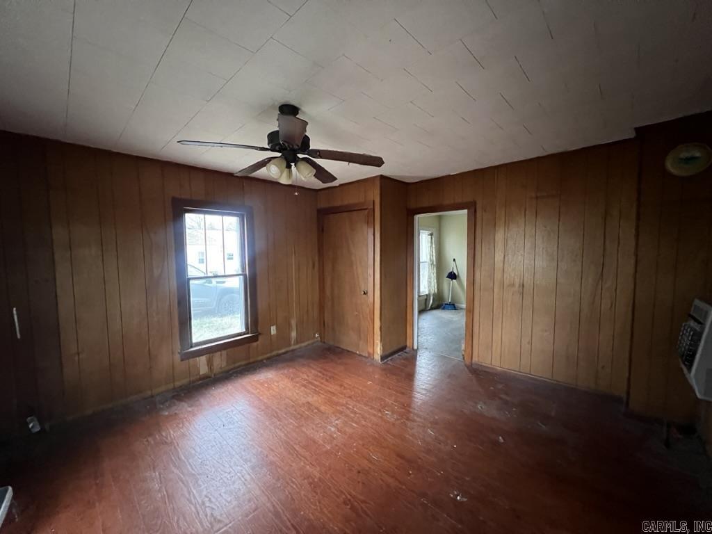 SLOAN & BACONS - Residential