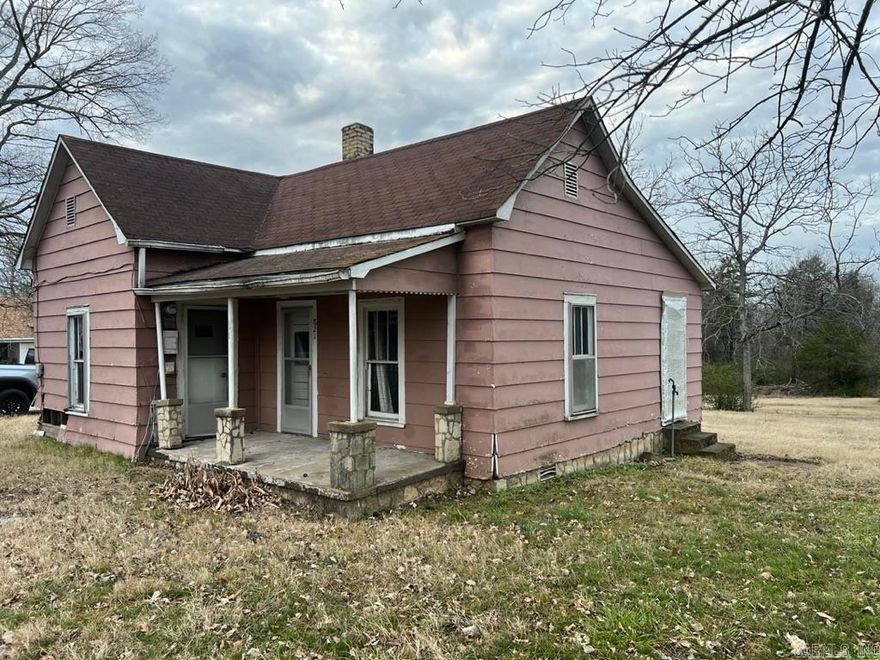 Great Investment!!  Cute home located in the heart of Imboden on 2 lots!  100 +/- feet of highway frontage. Fix this cute little house up or make room for something diffrent. Property to be SOLD AS IS.