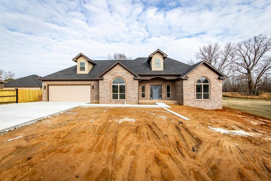 GORGEOUS NEW CONSTRUCTION -- Awesome location near LRAFB w/ convenient freeway access. Lovely kitchen w/ granite counter tops. Popular split bedroom floor plan. Big closet w/ built-in drawers, double sinks, tub & separate Custom walk-in shower in master. Spacious living area & gas log fireplace. Bonus room upstairs w/ quarter bath. Large laundry room. Huge covered back patio. 1-year builder's warranty.