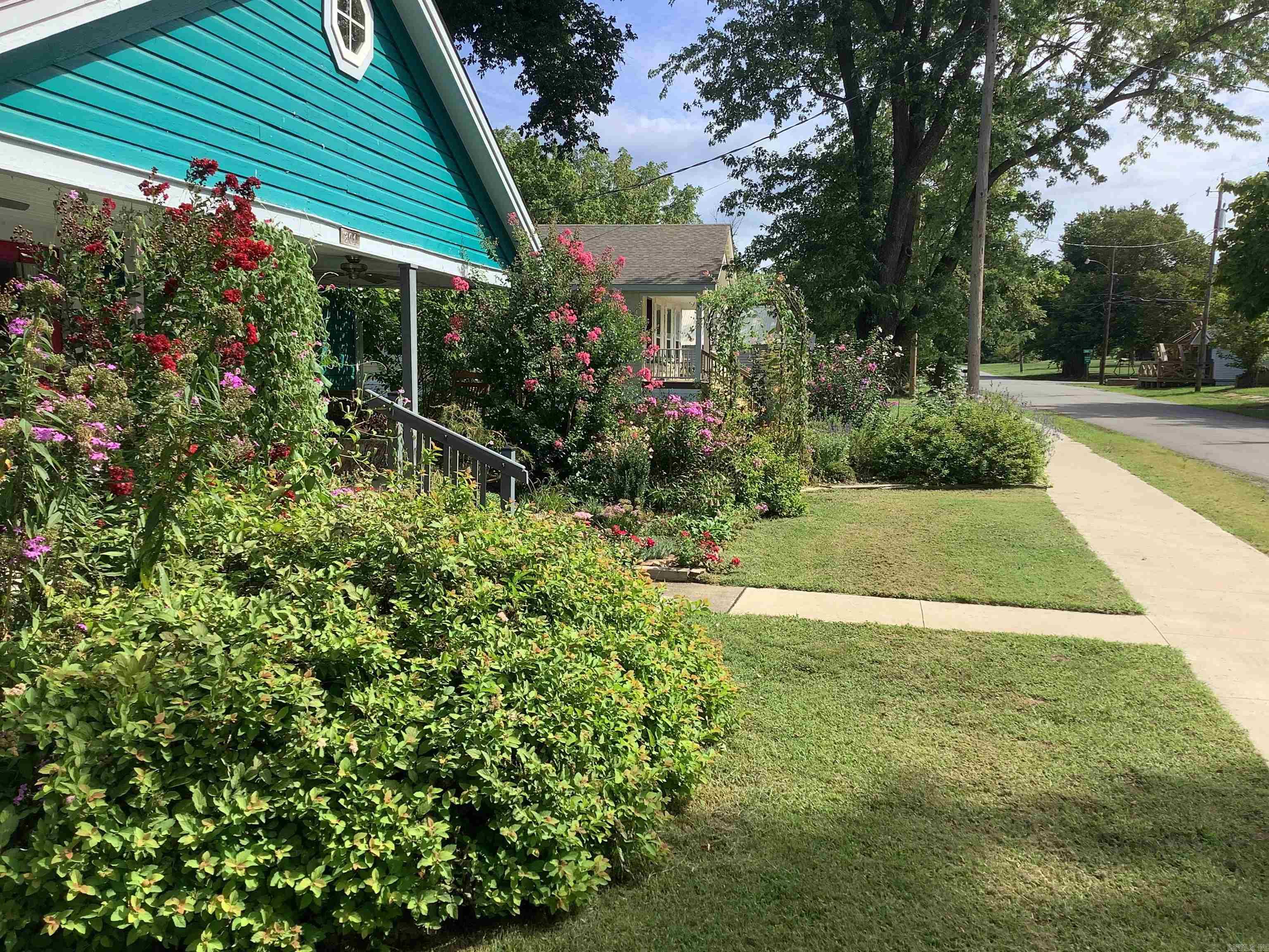 Leslie Original Town - Residential