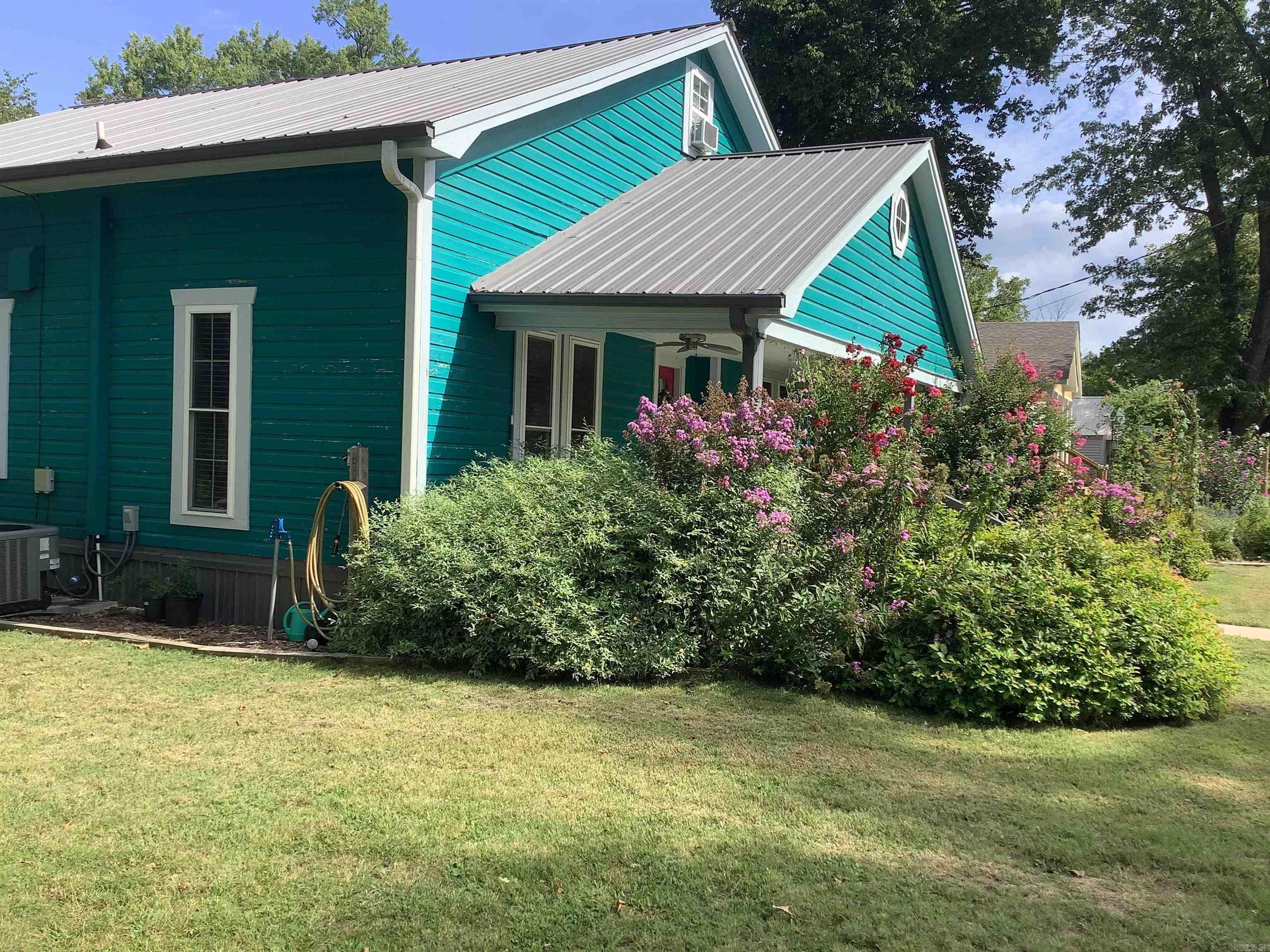 Leslie Original Town - Residential