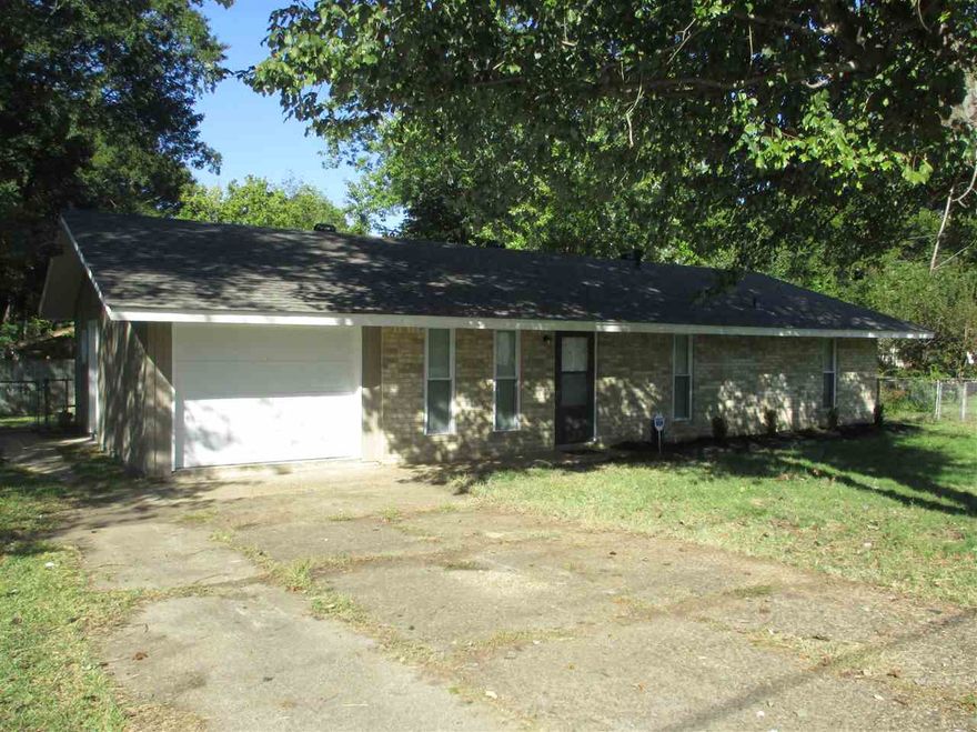 This beautiful 4bd-2ba-1ga home in Jacksonville has been completely renovated! The home has updated paint on the interior-exterior and updated landscaping providing a welcoming curb-appeal. Your new home features gorgeous wood vinyl flooring throughout the main areas and plush carpet in the bedrooms. Your new kitchen has modern countertops.