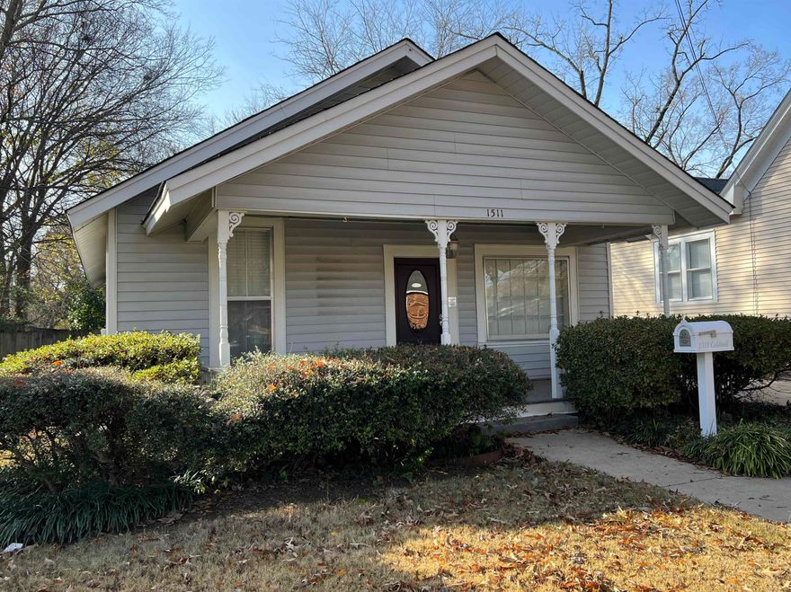 Rare find! Commercial space for lease in Downtown Conway. Original Hardwood Floors, updated electrical fixtures, Painted interior. Back parking lot has 5 spaces with a wrought iron gate. Newer front porch. Stove, Fridge, and phone system will convey. Wired for internet and phone. Formerly a law office but so it has so much potential to be your new office space, medical office, yoga studio, etc. The possibilities are endless!