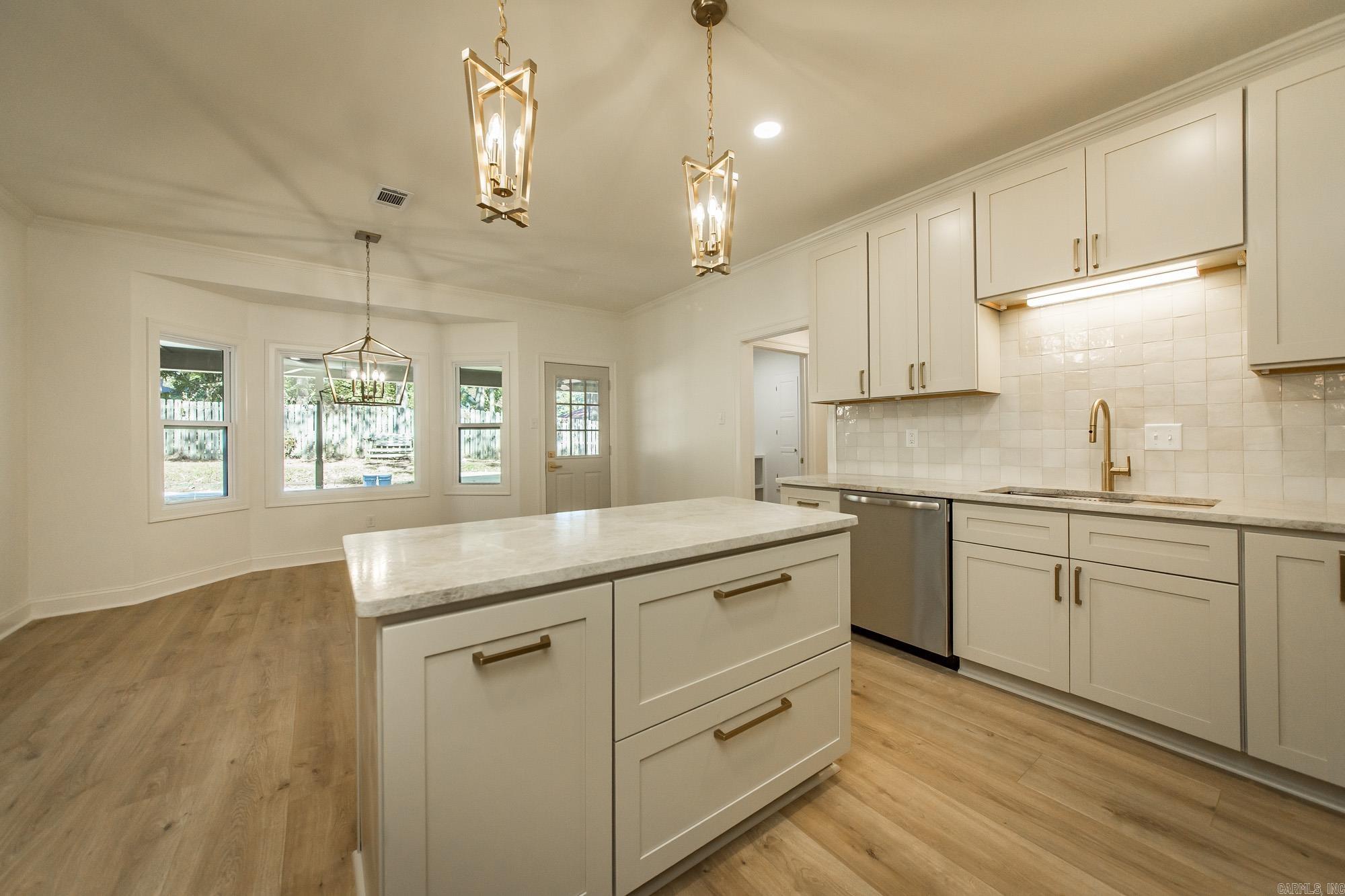 COUNTRY CLUB VILLAS - Residential