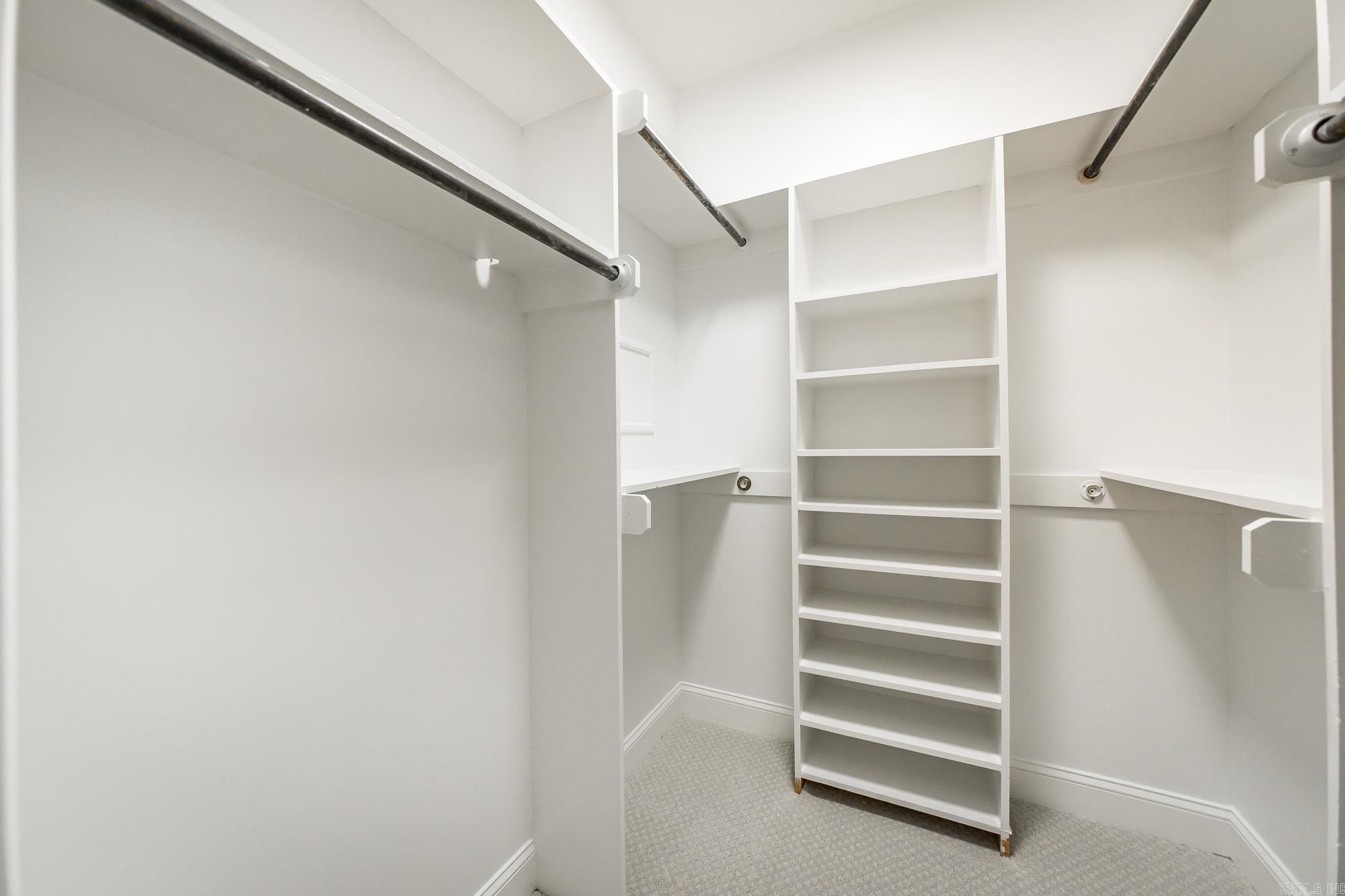 COUNTRY CLUB VILLAS - Residential