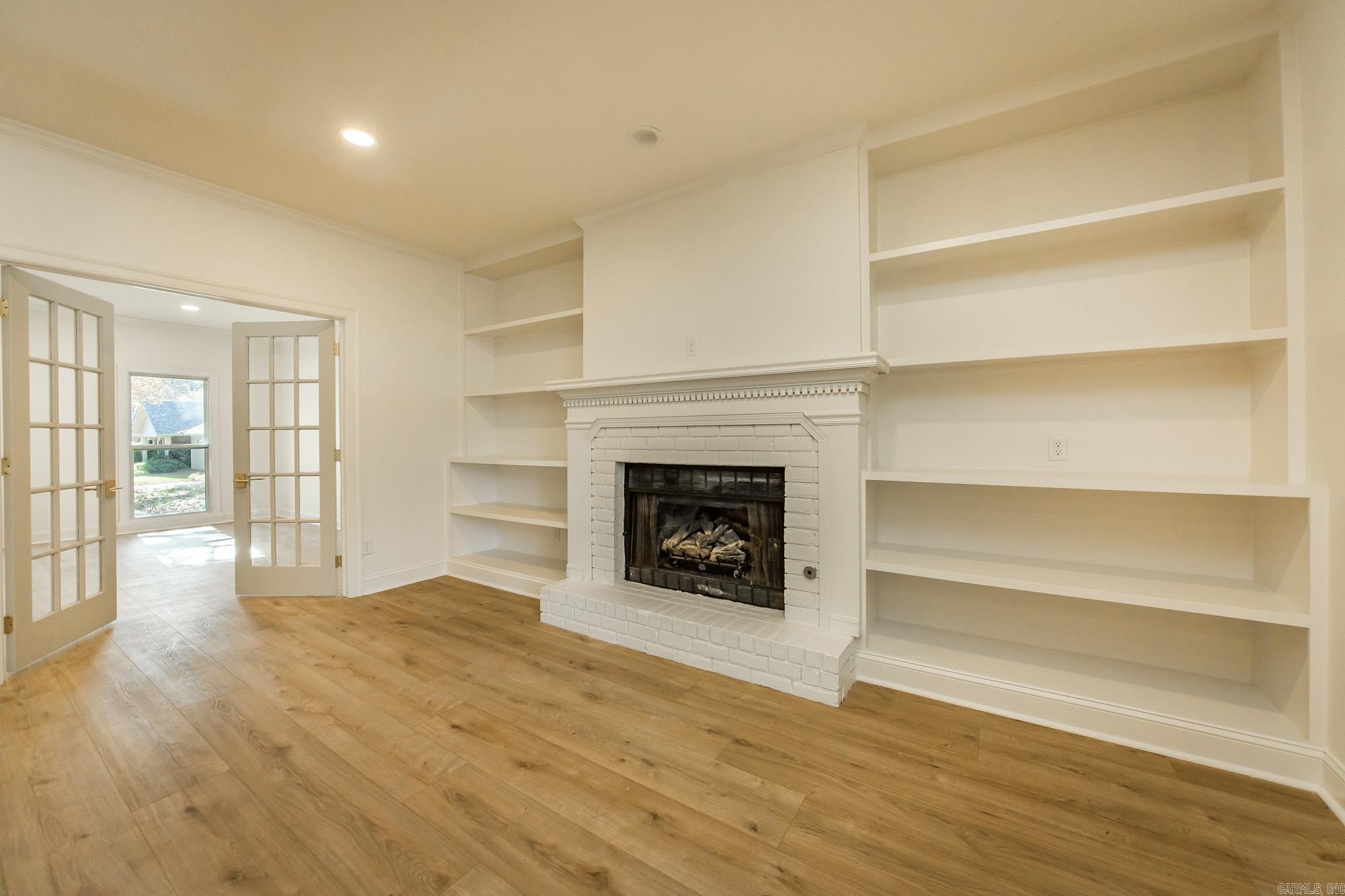 COUNTRY CLUB VILLAS - Residential