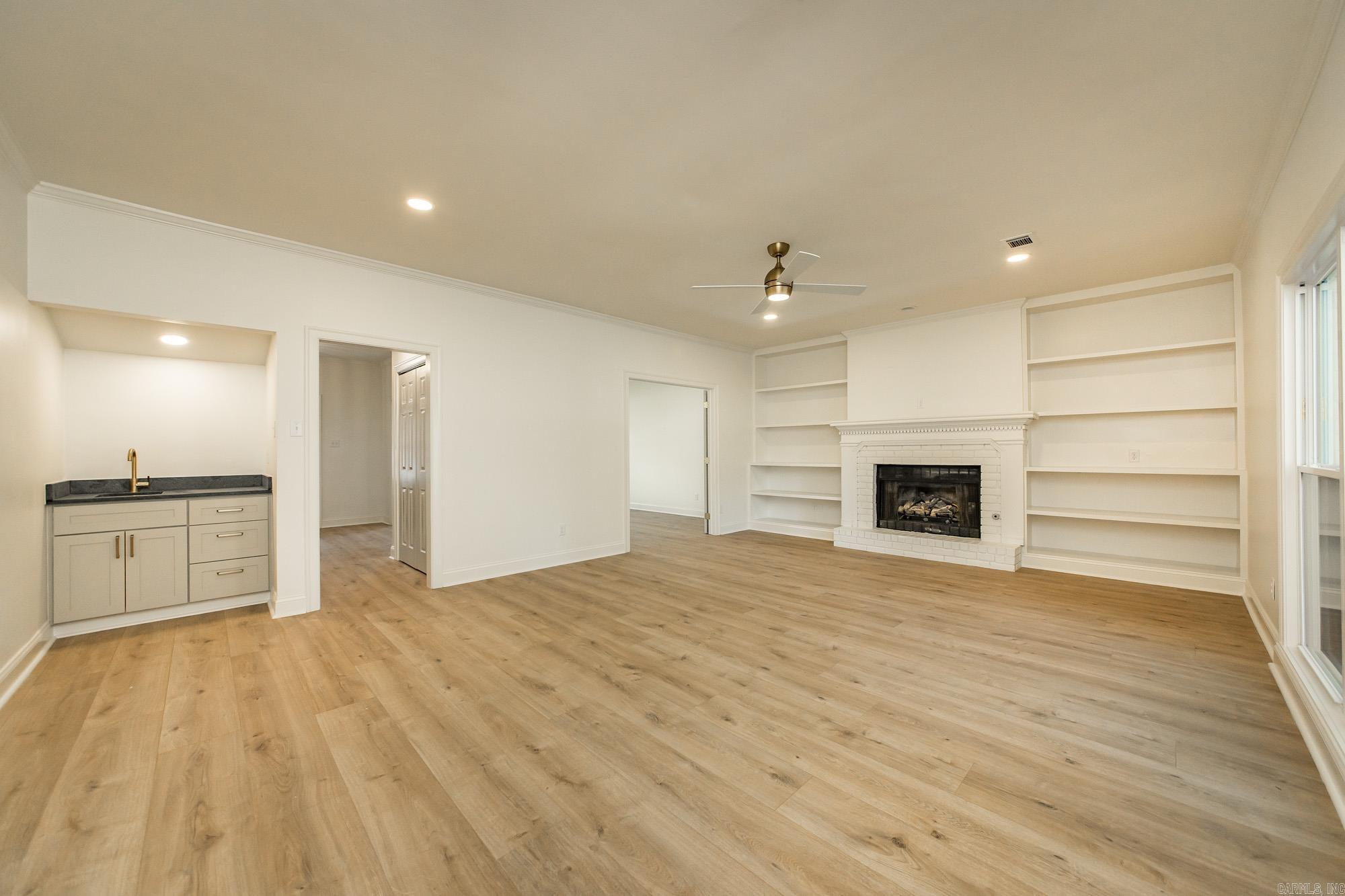 COUNTRY CLUB VILLAS - Residential