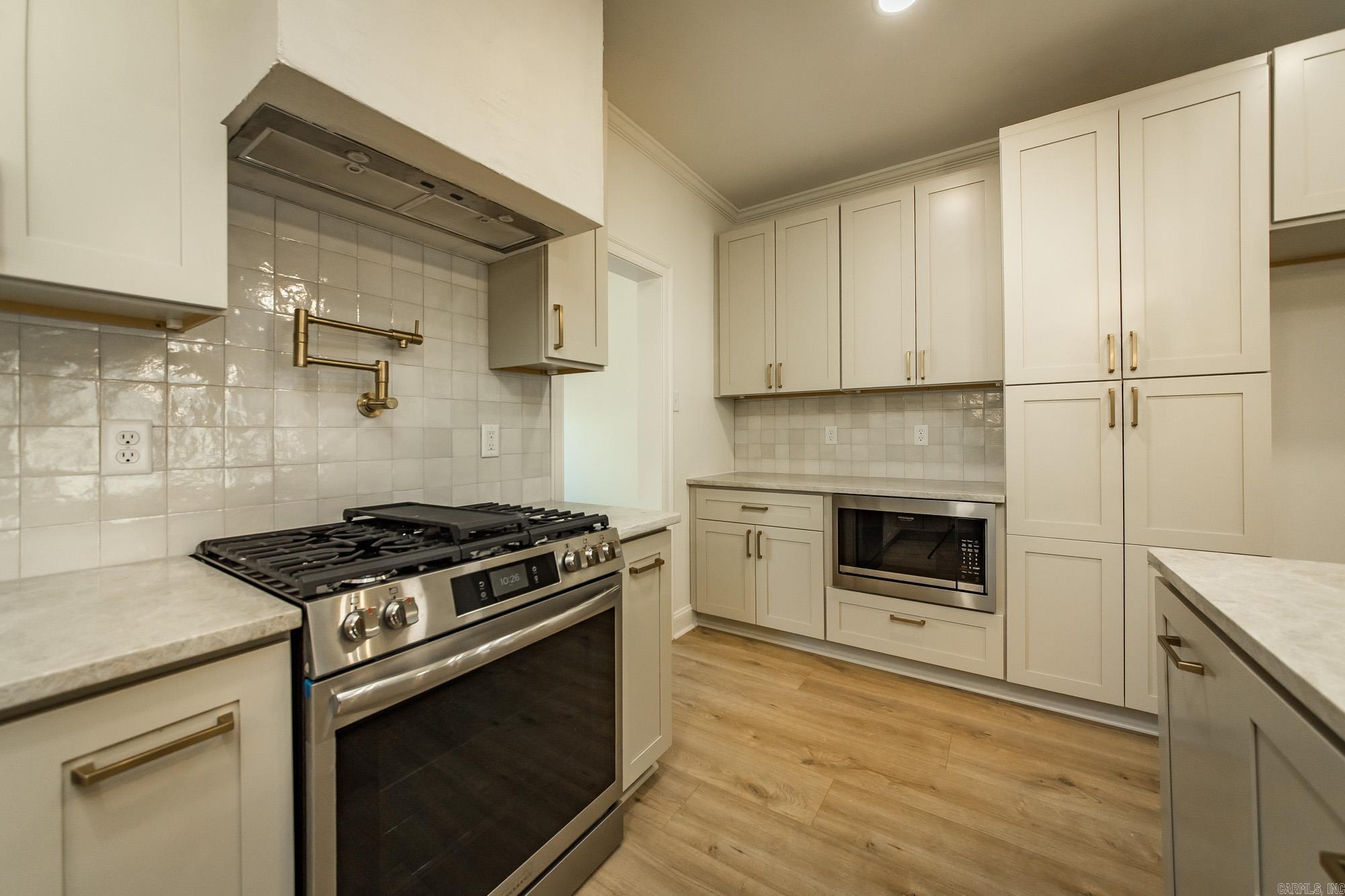 COUNTRY CLUB VILLAS - Residential