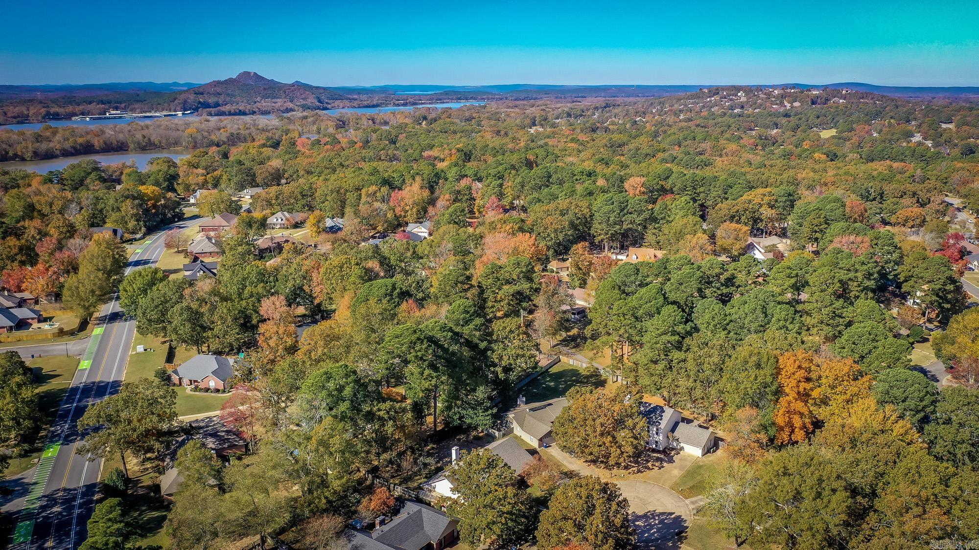 COUNTRY CLUB VILLAS - Residential