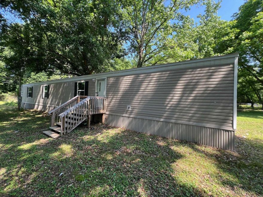 Investor Special! 3 bed 2 bath in need of some TLC! Would make a great rental or First time Buyer.
