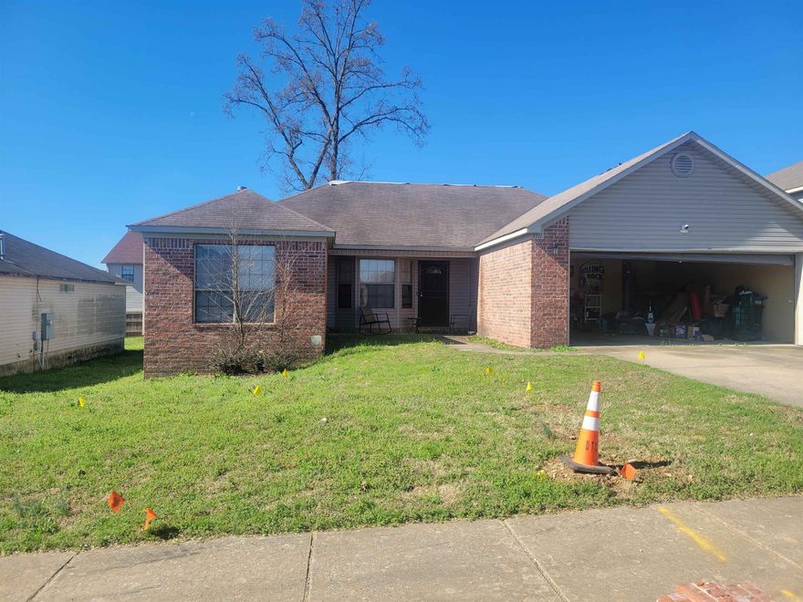 THIS IS A SHORTSALE THE PRICE IS NOT APPROVED.