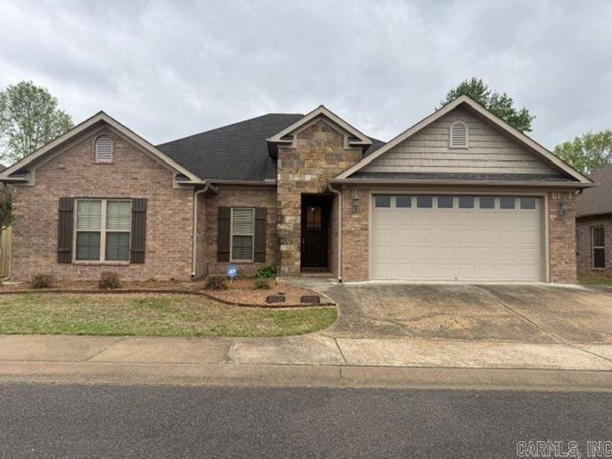 4 BEDROOM 2 BATH HOME IN NAHLEN'S COVE SUBDIVISION. BEAUTIFUL KITCHEN WITH GRANITE COUNTERTOPS AND CUSTOM CABINETS. STAINLESS APPLIANCES. WOOD BLINDS THROUGHOUT. PRIMARY BEDROOM IS SEPERATED FROM GUEST ROOMS. THIS HOME IS A MUST SEE.