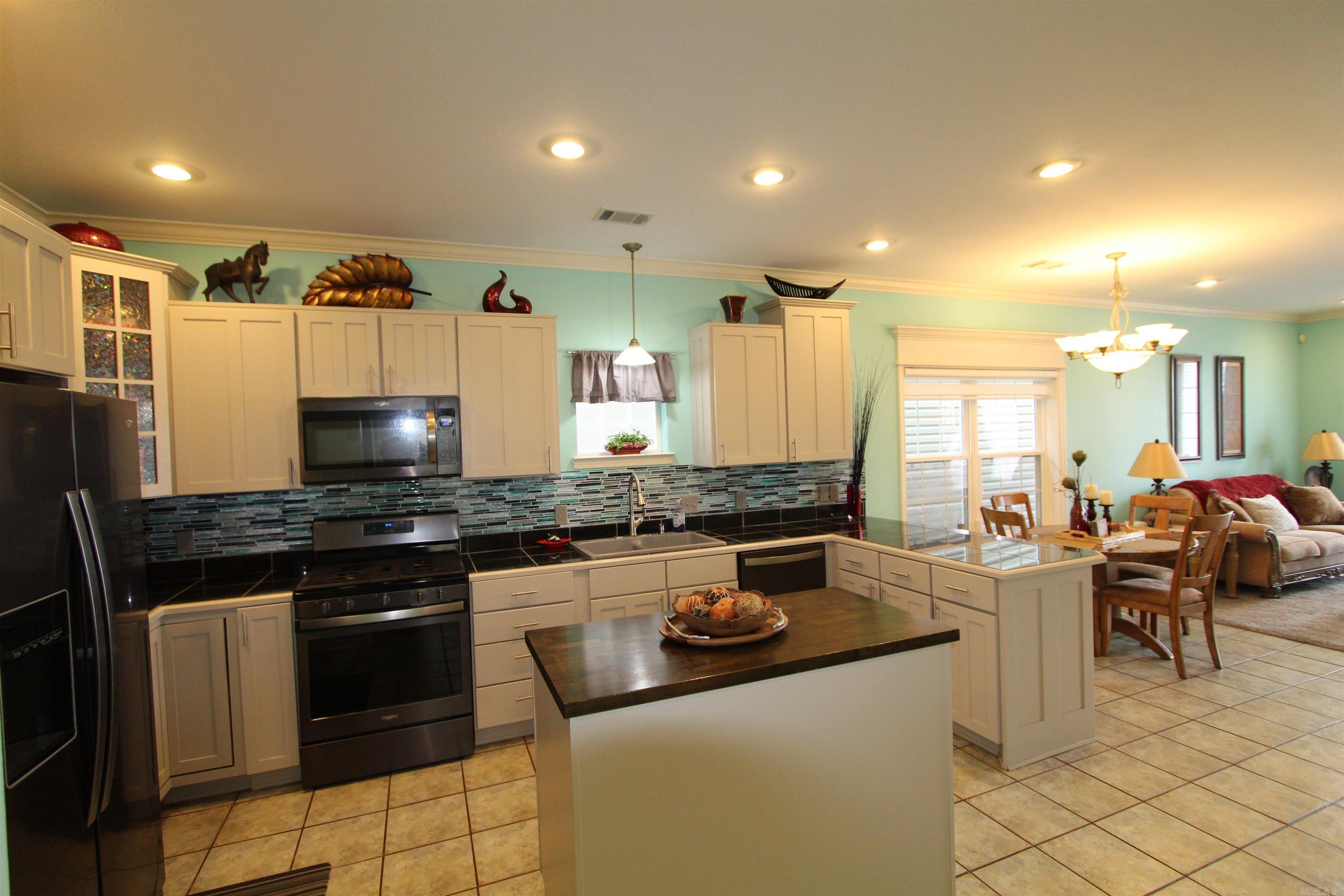 MAJESTIC LAKE VILLAGE TOWNHOMES - Residential