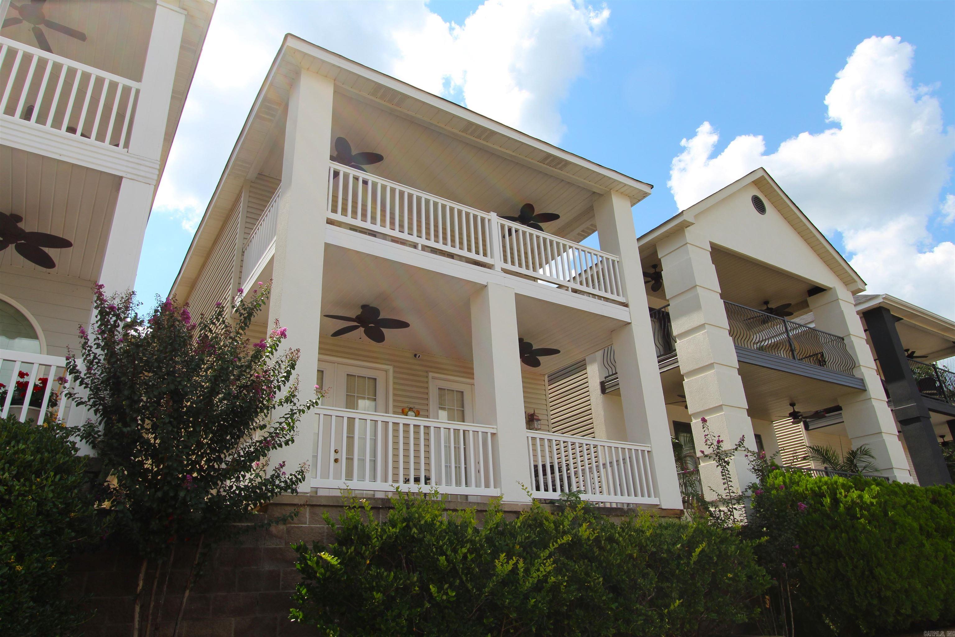 MAJESTIC LAKE VILLAGE TOWNHOMES - Residential