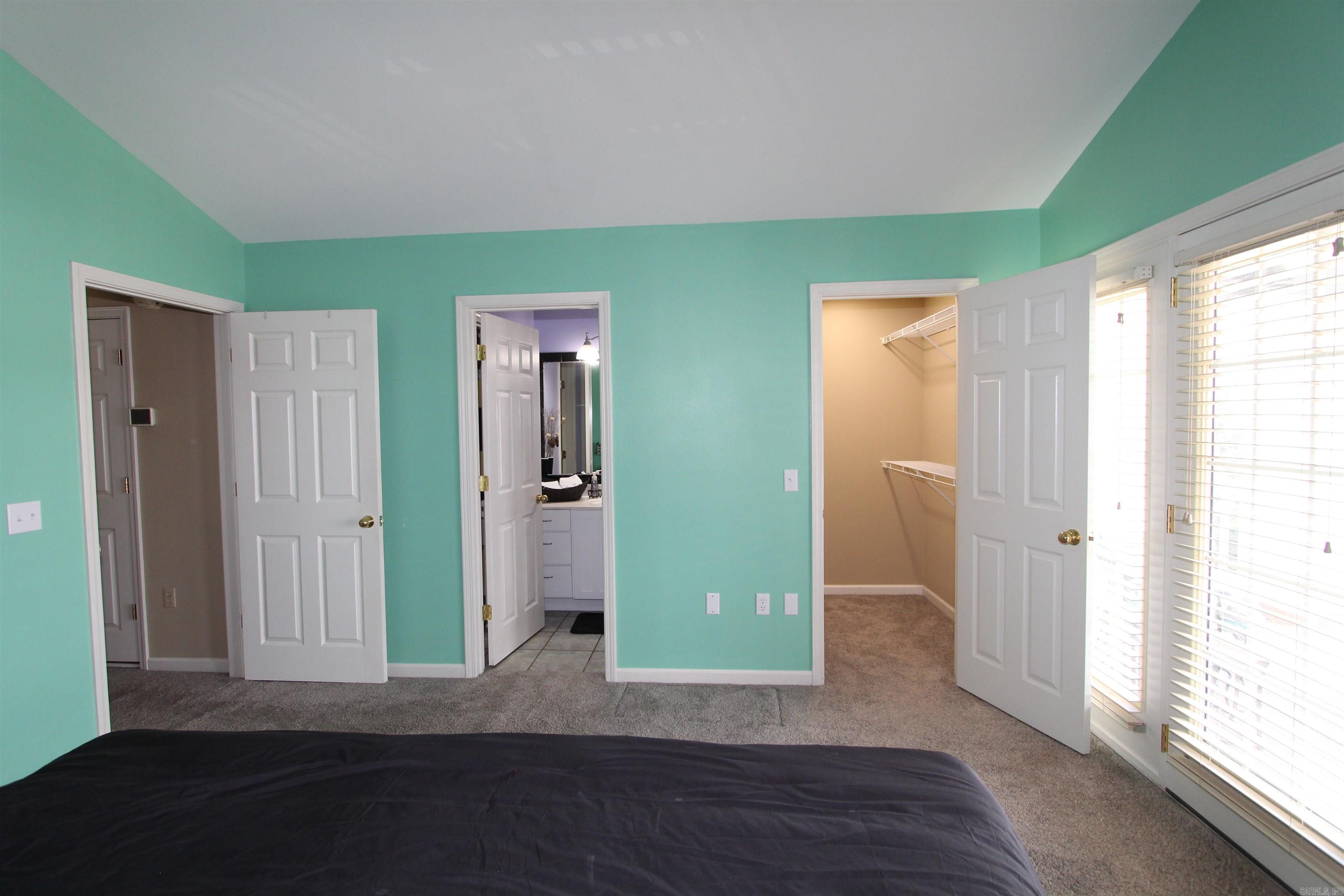 MAJESTIC LAKE VILLAGE TOWNHOMES - Residential