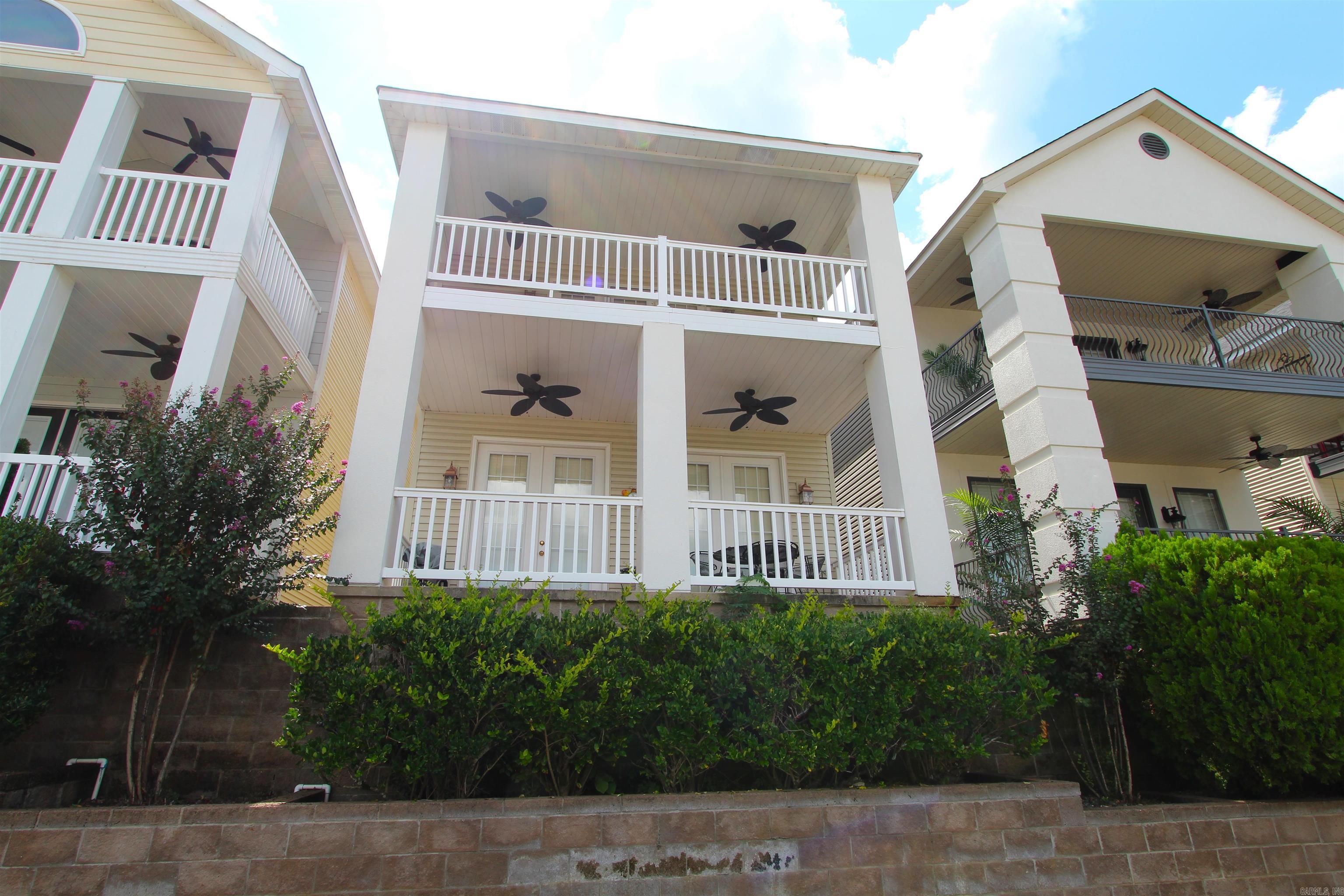 MAJESTIC LAKE VILLAGE TOWNHOMES - Residential