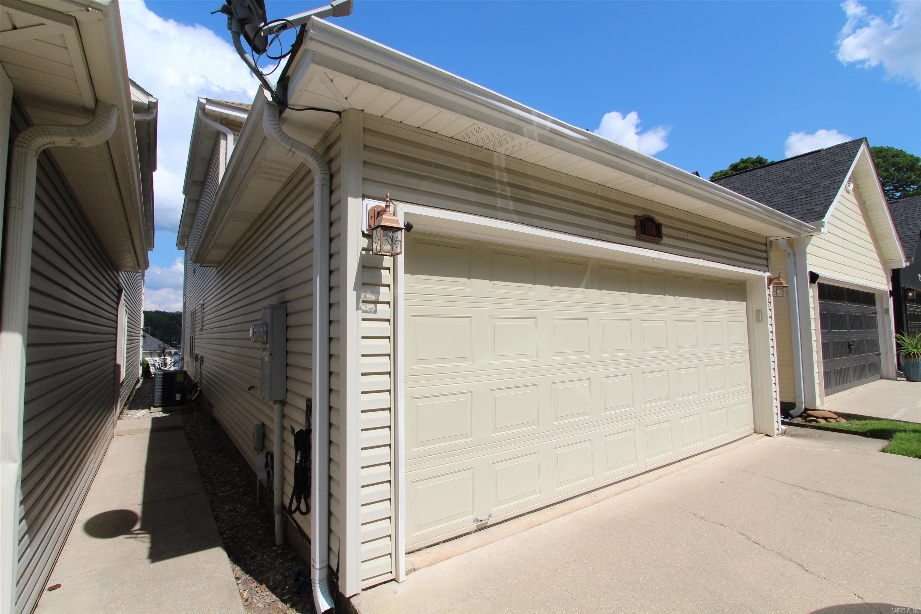 MAJESTIC LAKE VILLAGE TOWNHOMES - Residential
