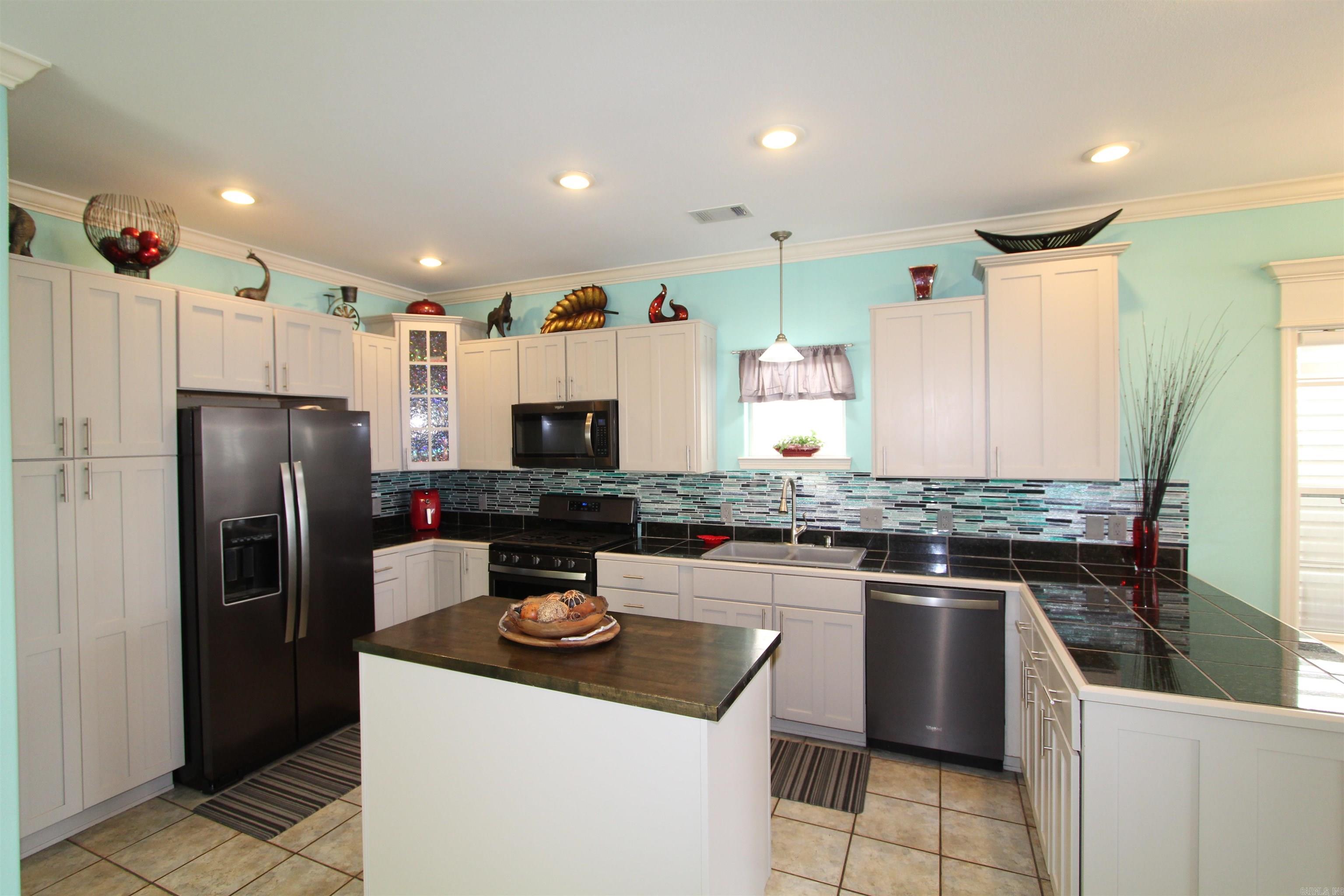 MAJESTIC LAKE VILLAGE TOWNHOMES - Residential