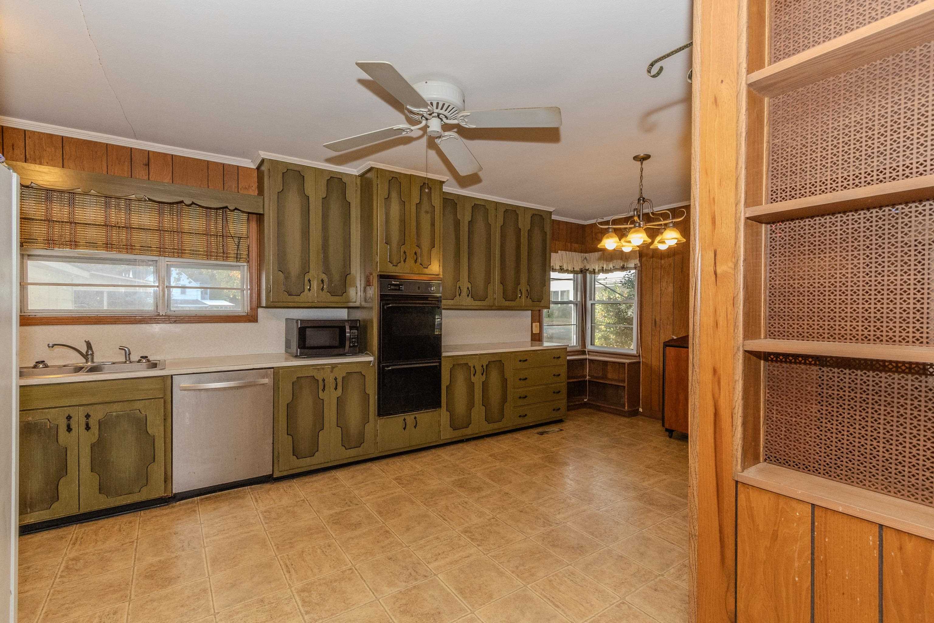 EAST BROADWAY - Residential