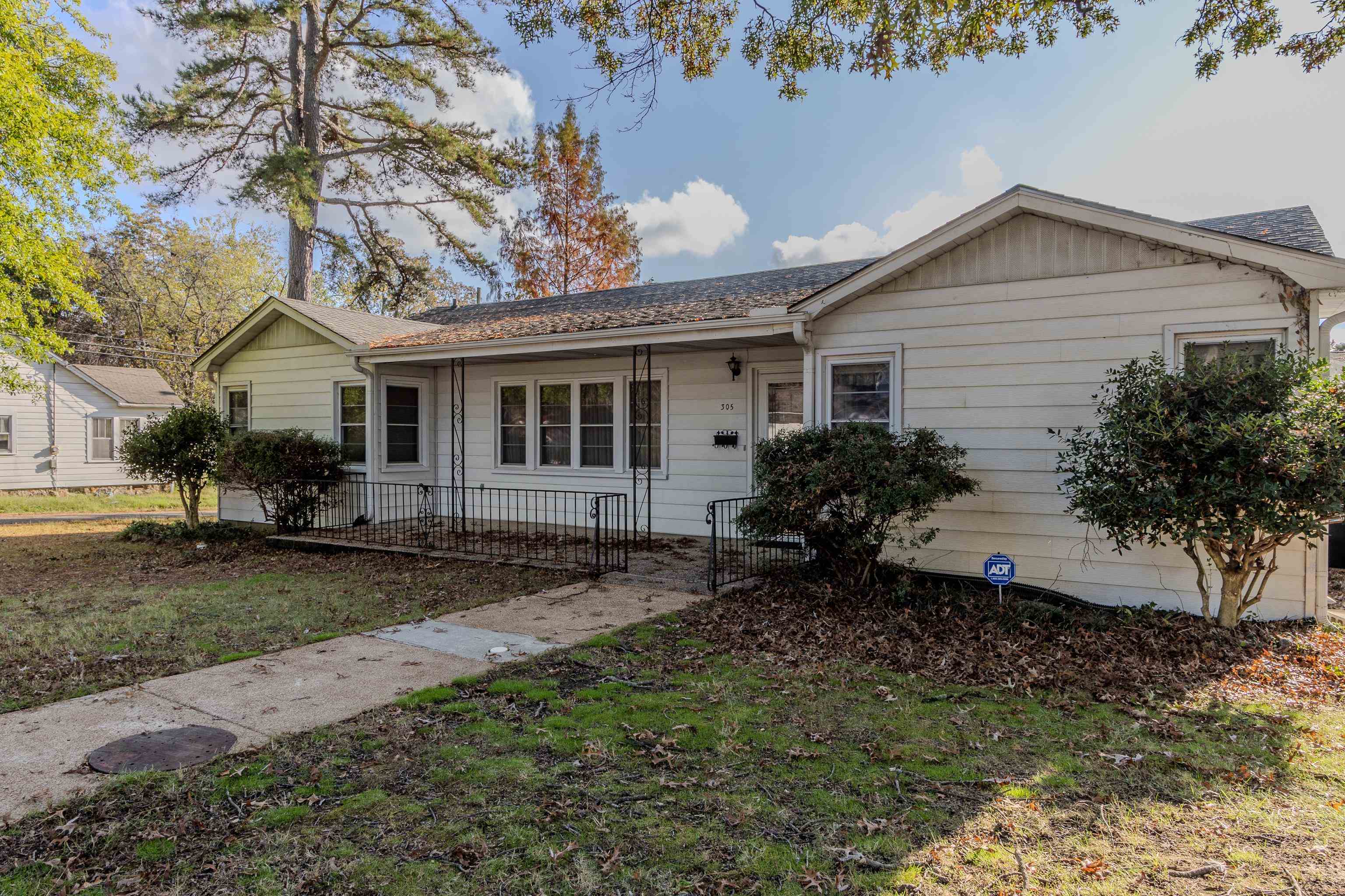 EAST BROADWAY - Residential