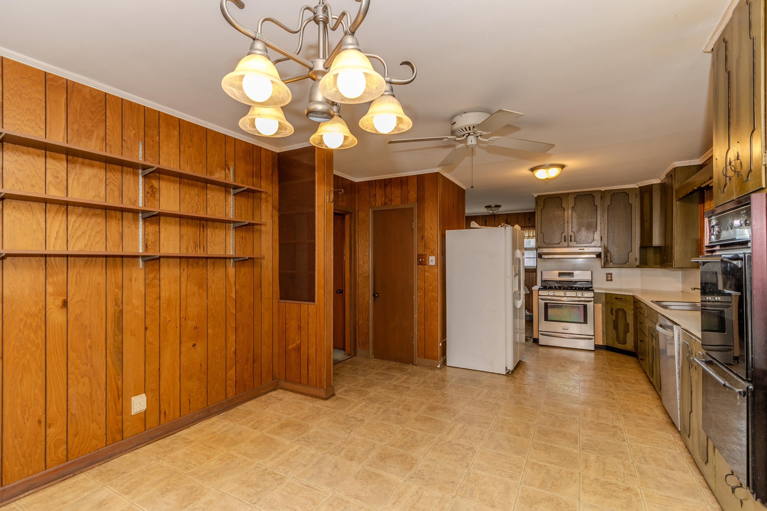 EAST BROADWAY - Residential