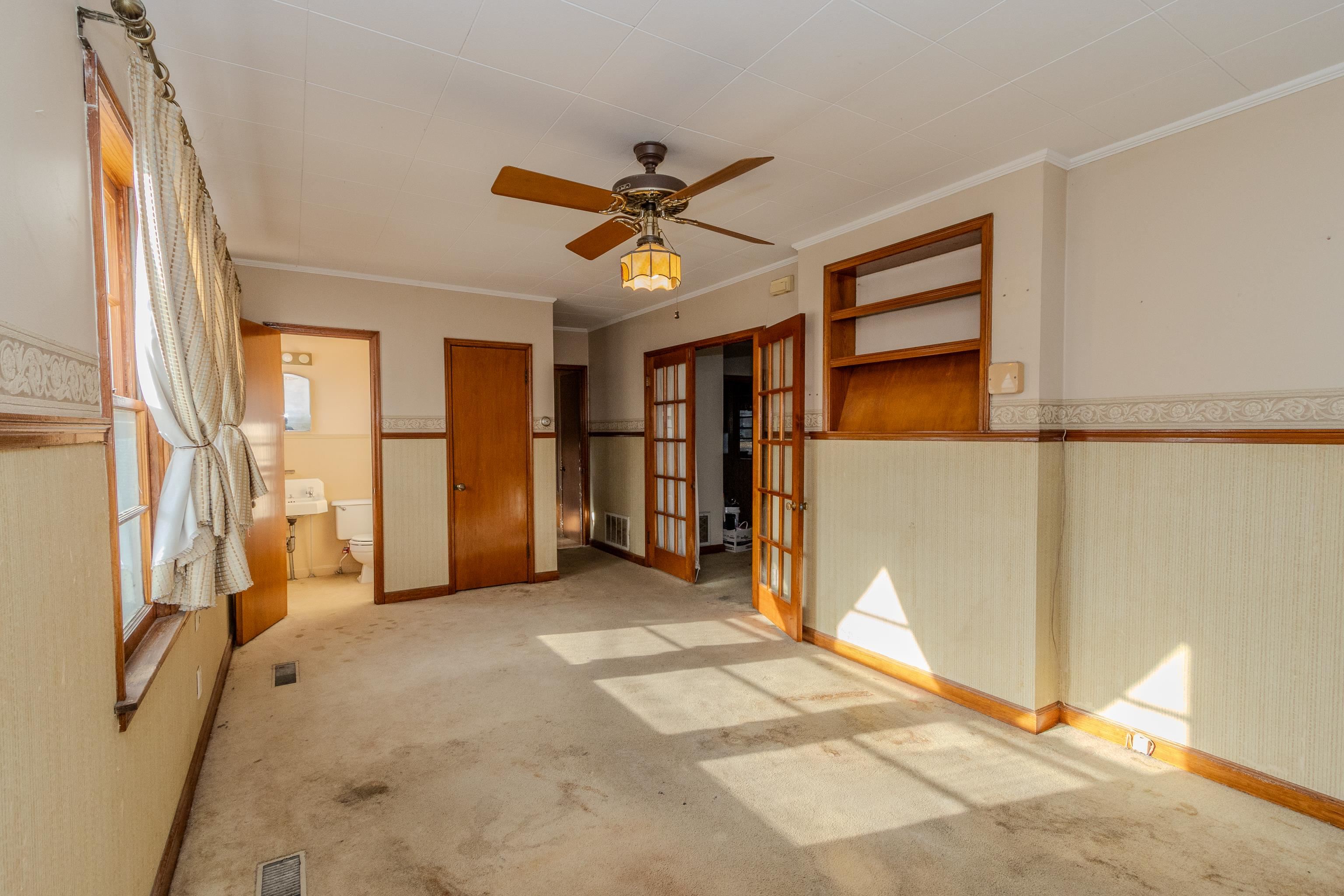 EAST BROADWAY - Residential