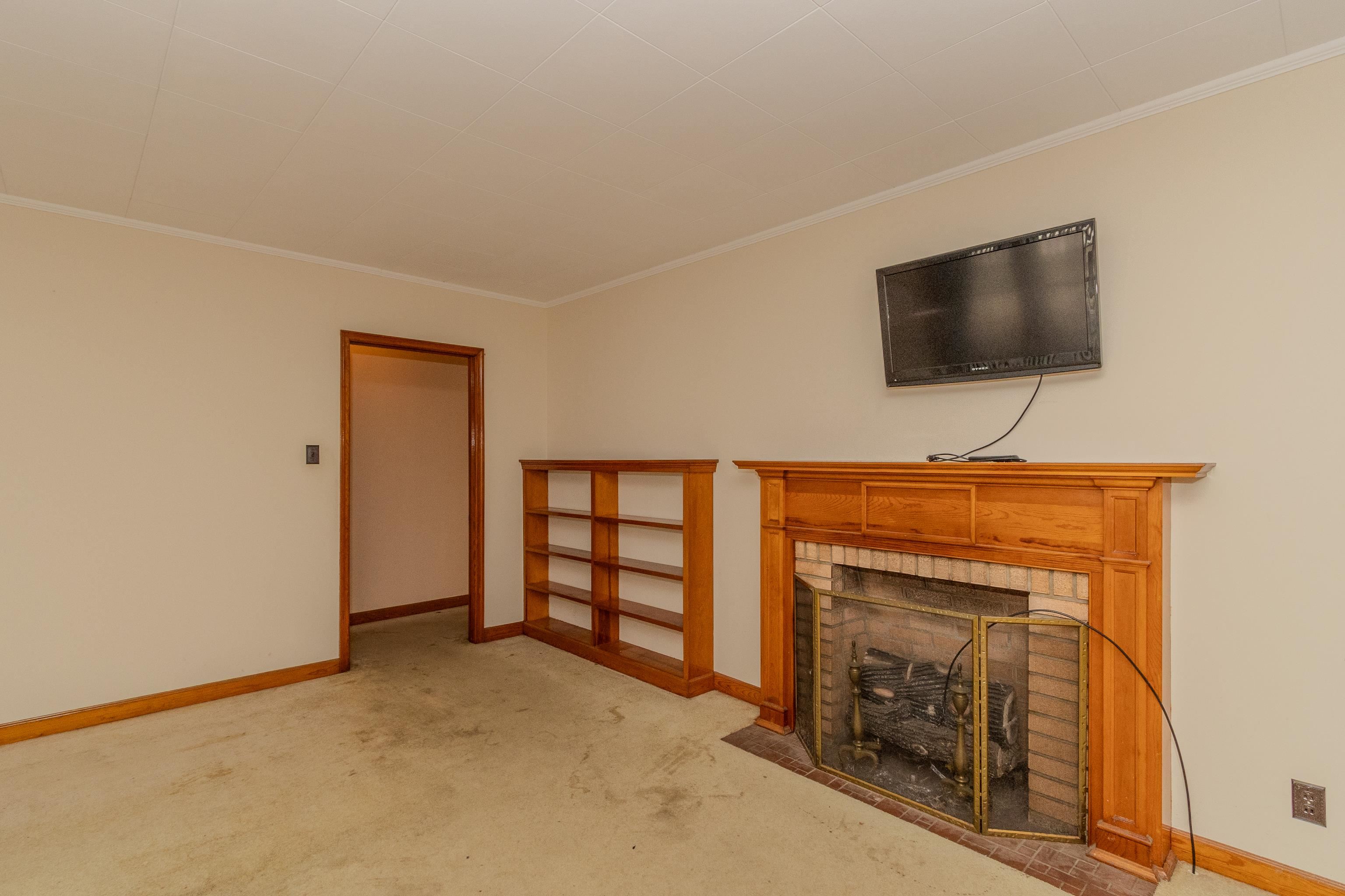 EAST BROADWAY - Residential