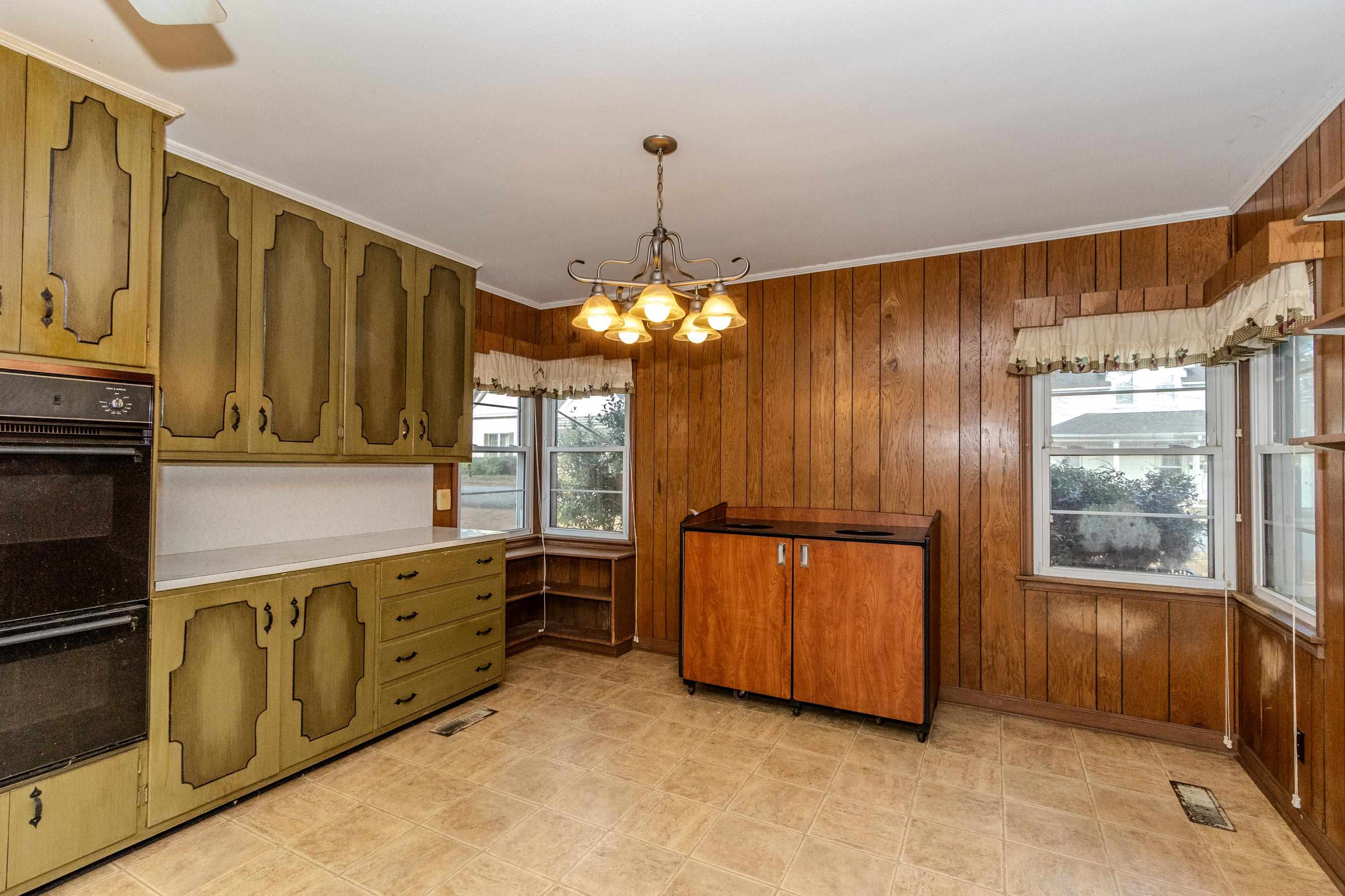 EAST BROADWAY - Residential