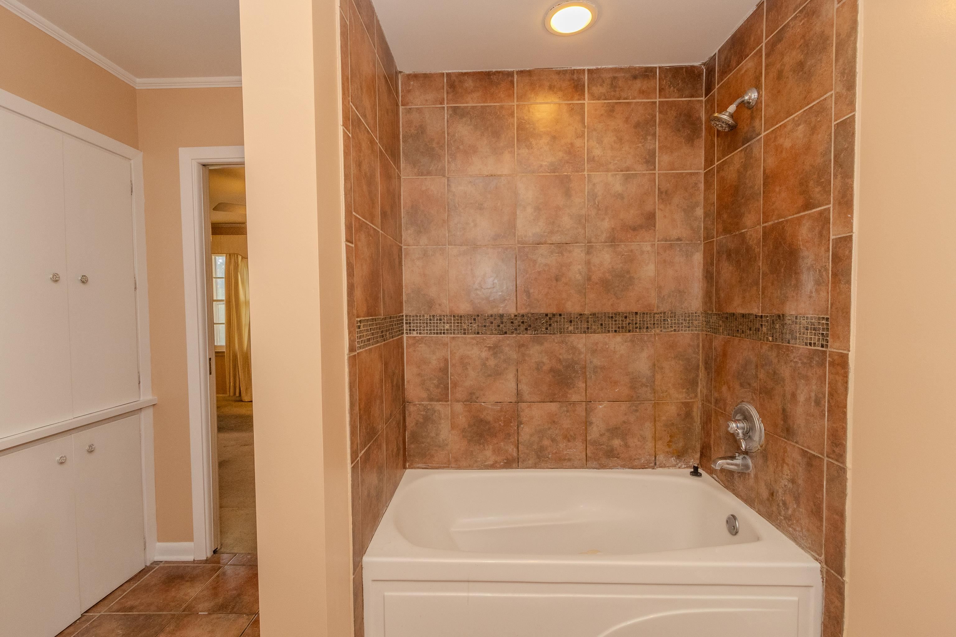 EAST BROADWAY - Residential