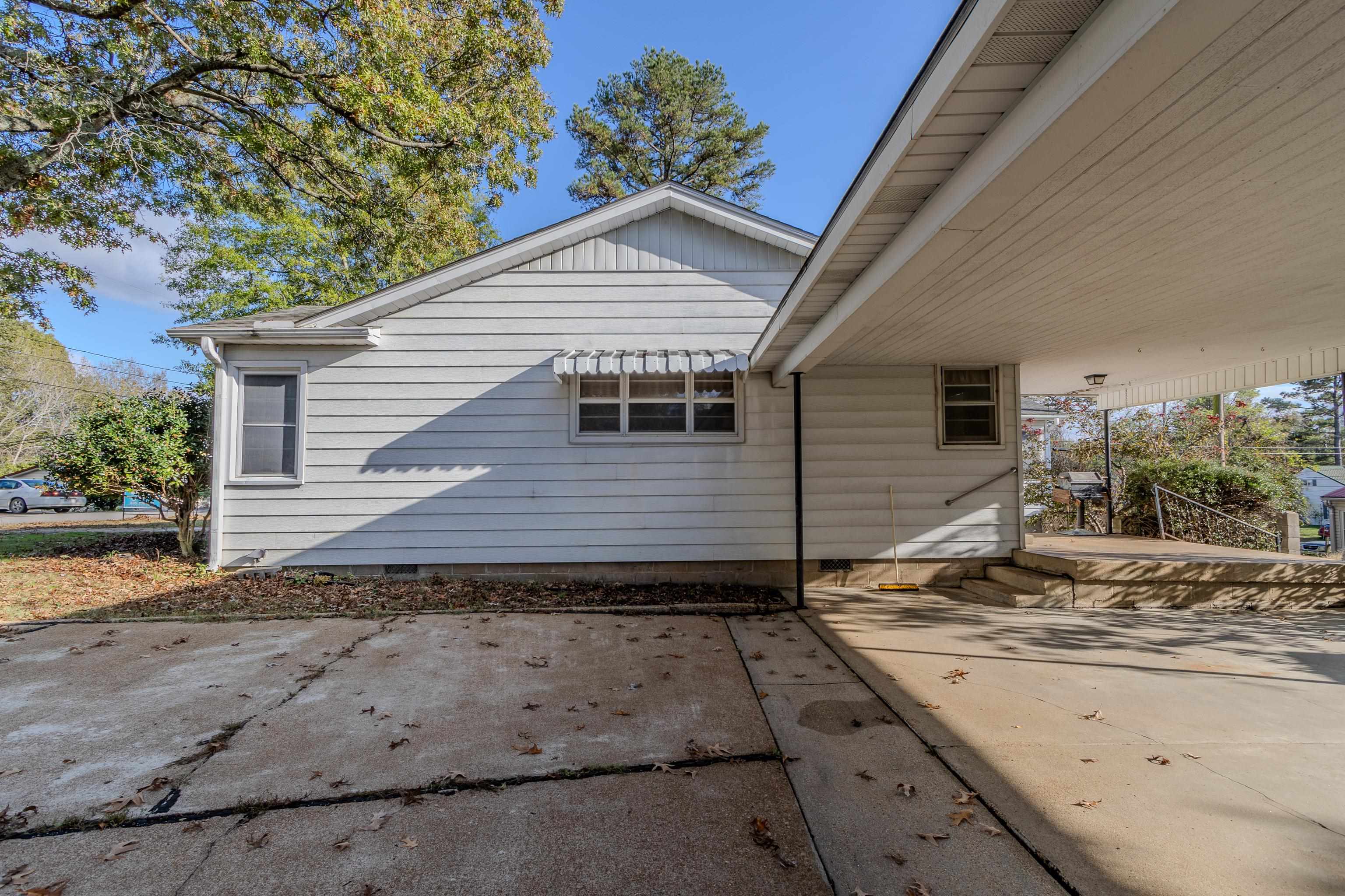 EAST BROADWAY - Residential