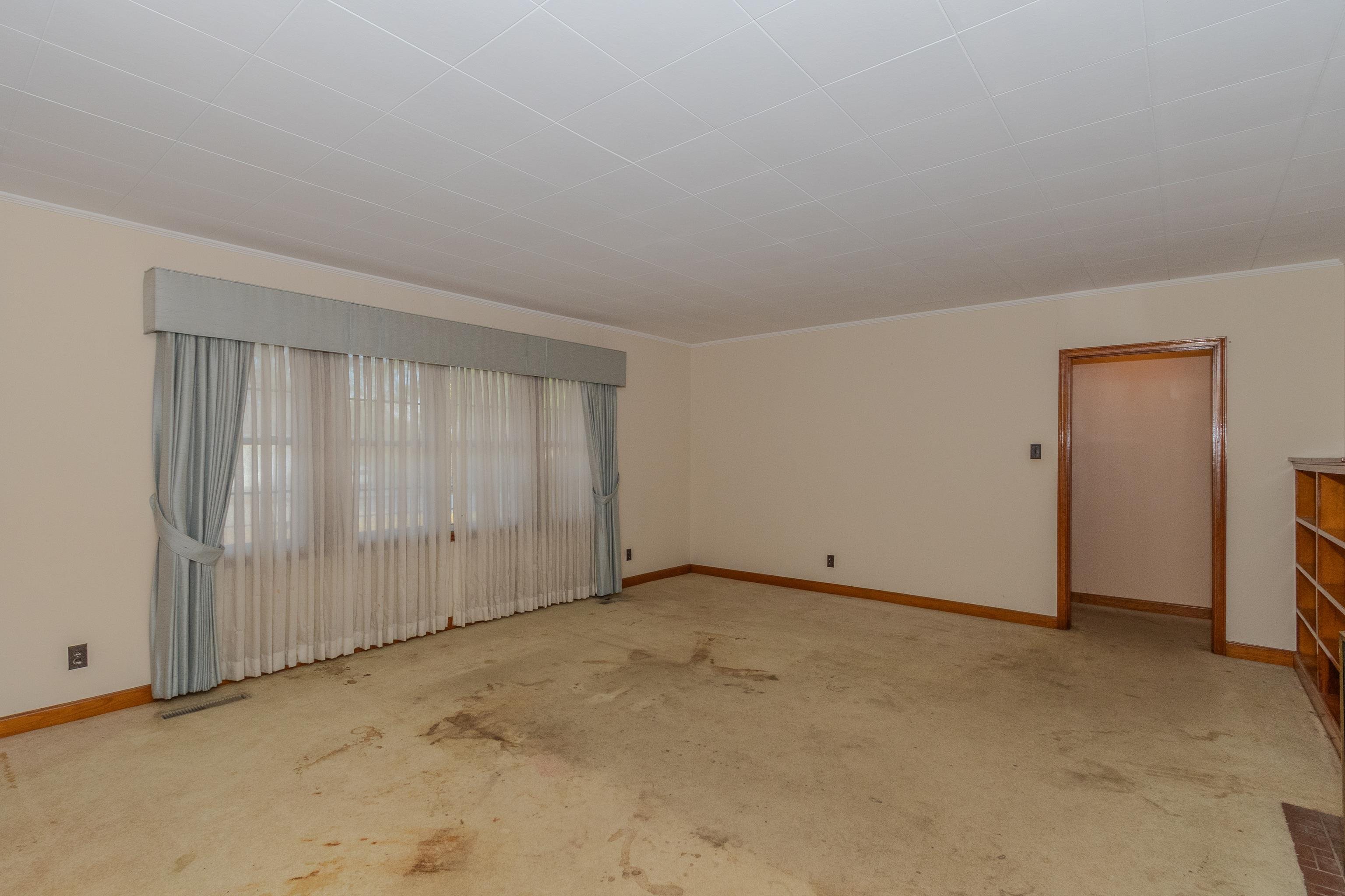 EAST BROADWAY - Residential