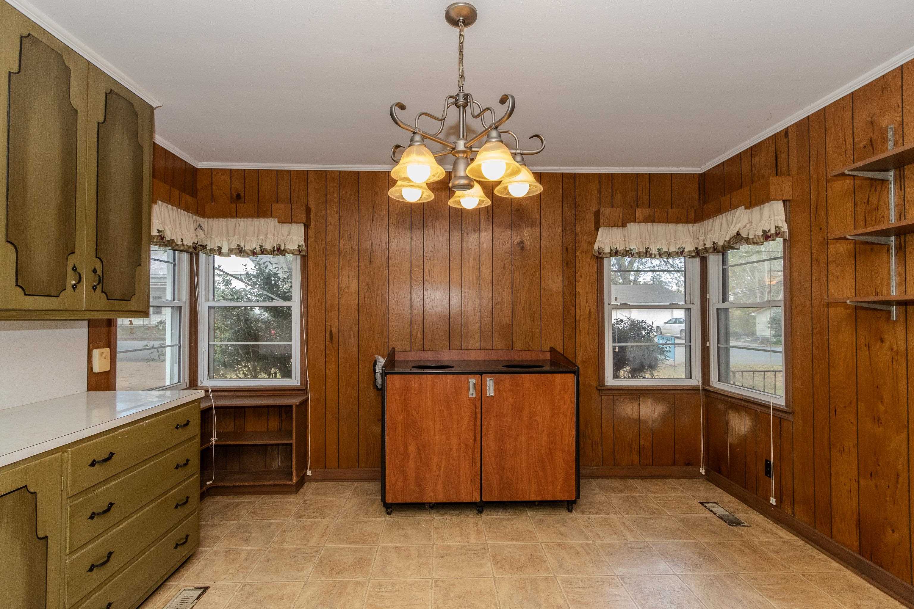 EAST BROADWAY - Residential