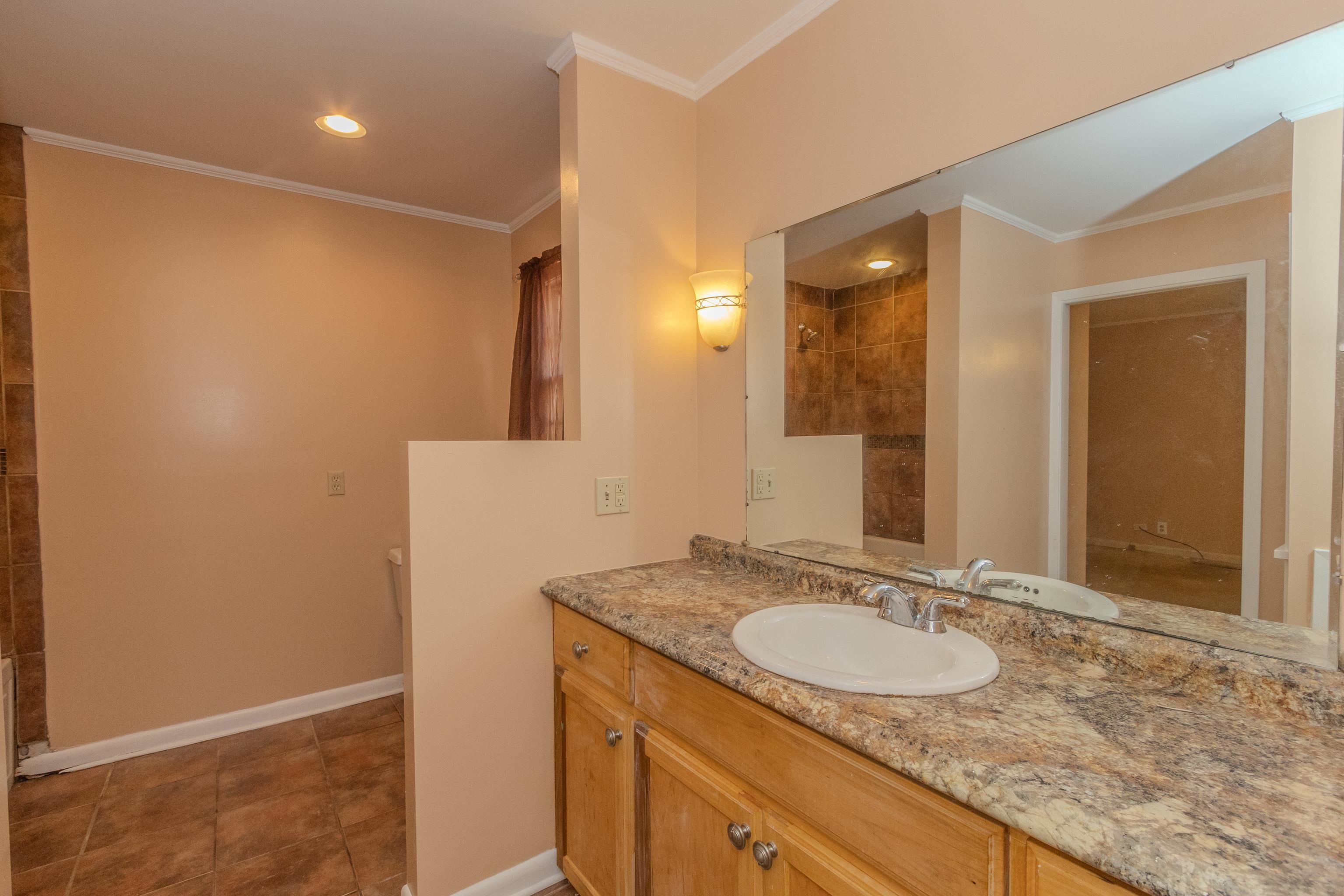 EAST BROADWAY - Residential