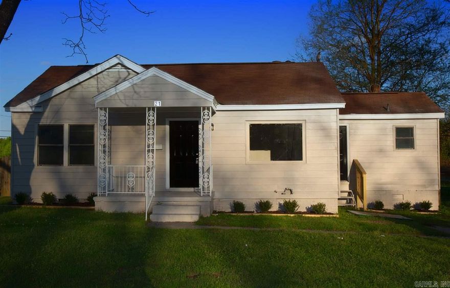 Quaint 3bd/1ba home in NLR ! Cute little porch and big backyard that is perfect for kids or pets. The lease for this property is for 18 months and income has to be three times the amount of rent unless you have a housing voucher.