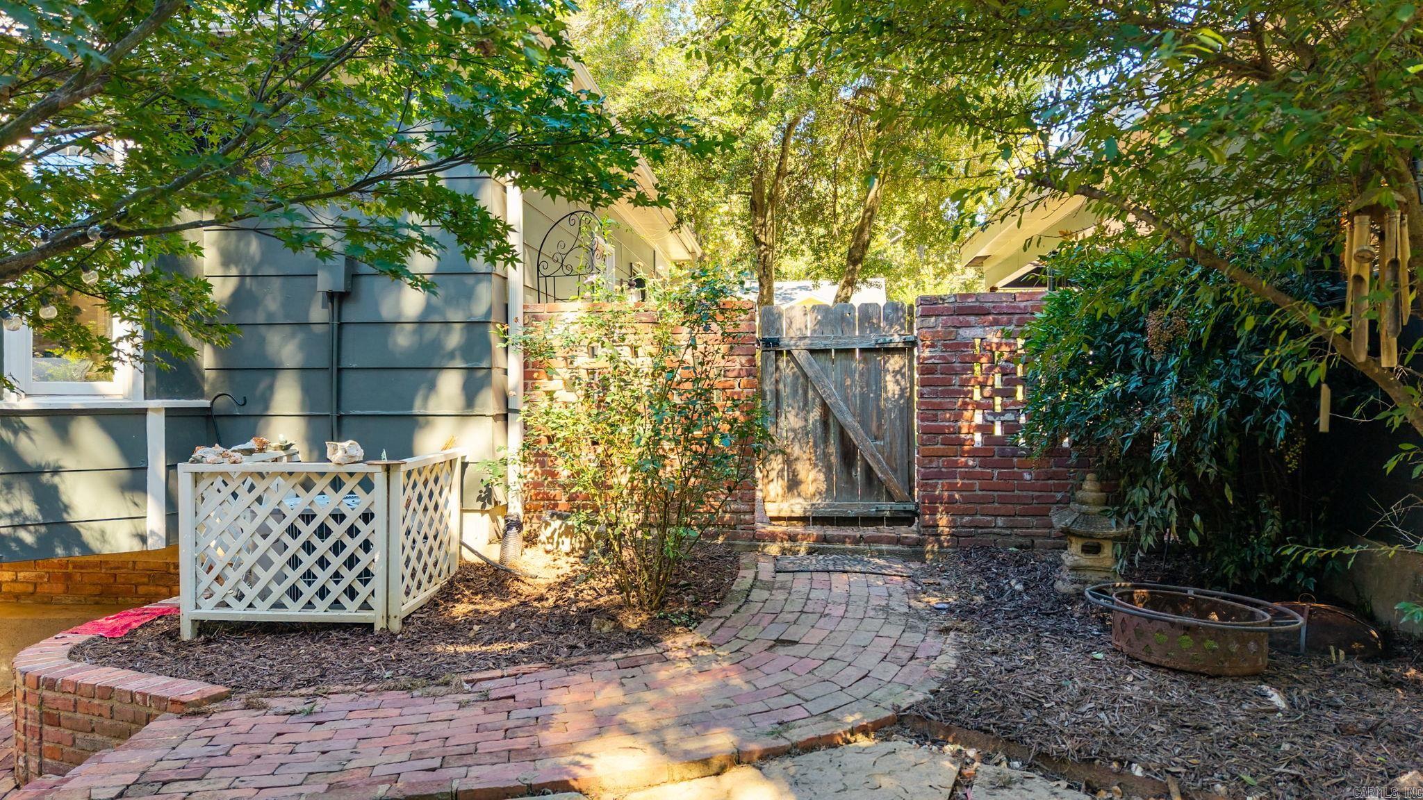 LEAWOOD HEIGHTS - Residential