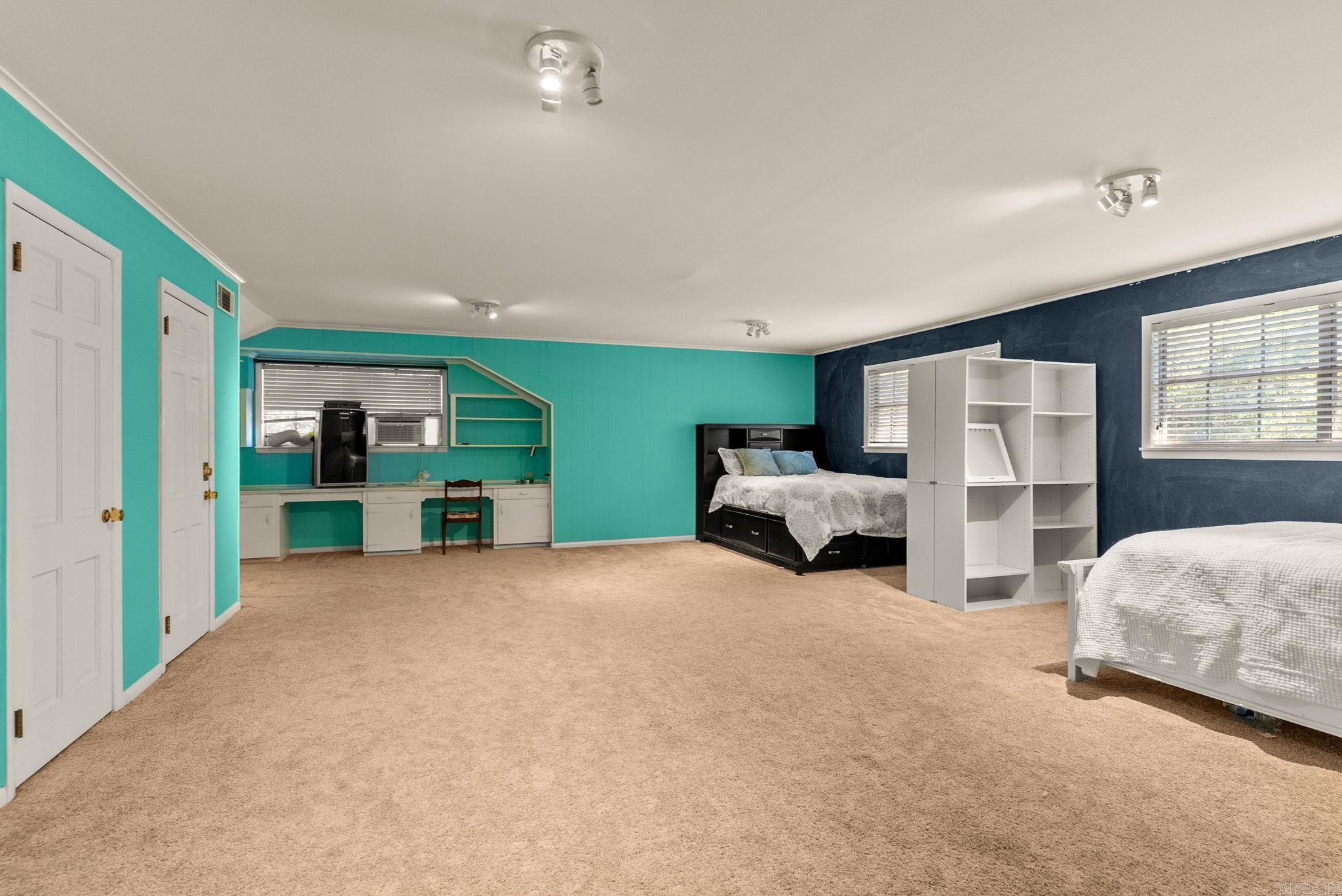 LEAWOOD HEIGHTS - Residential